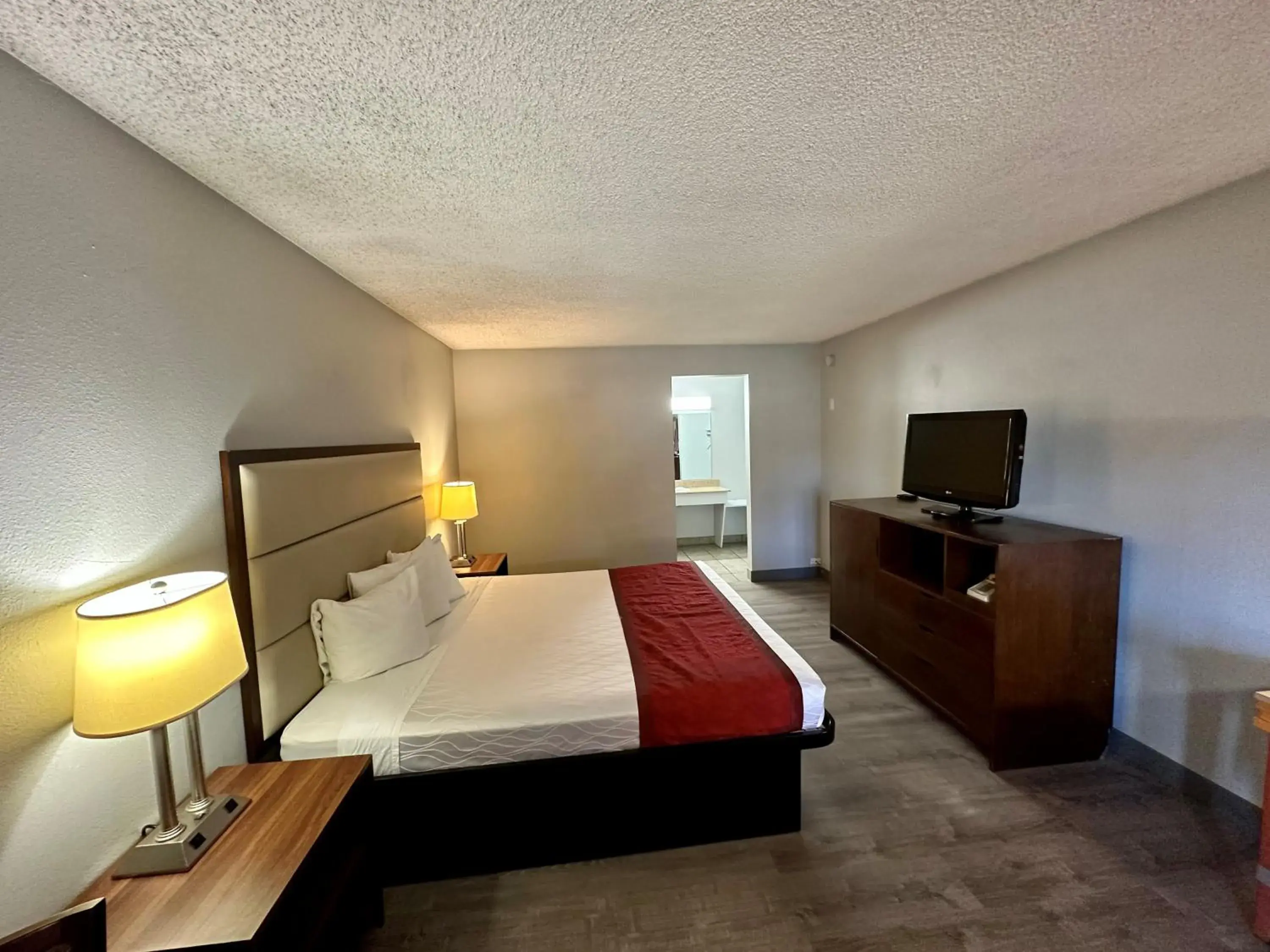 Bed in Silver Queen Inn Bed in Silver Queen Inn