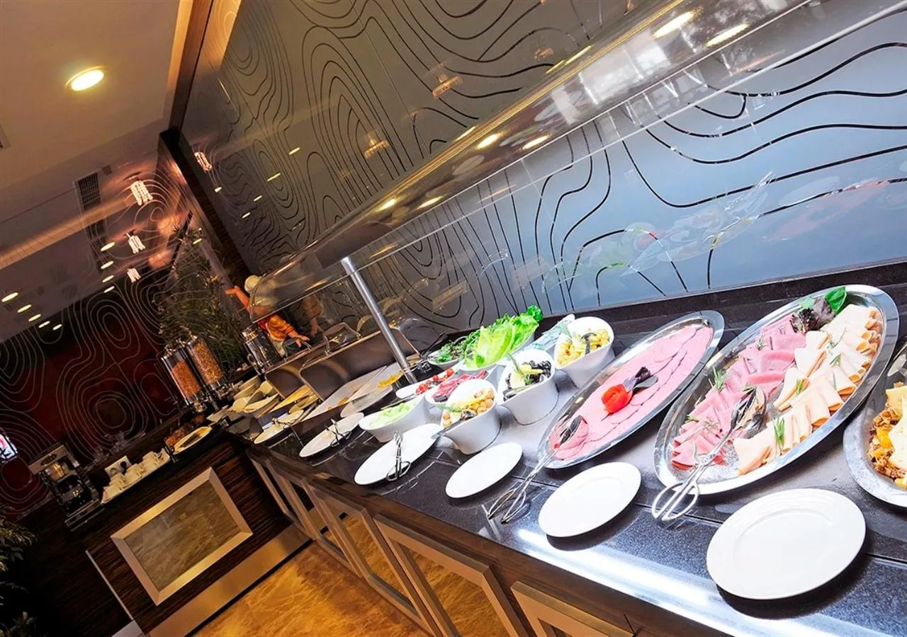 Food and drinks in Demora Hotel