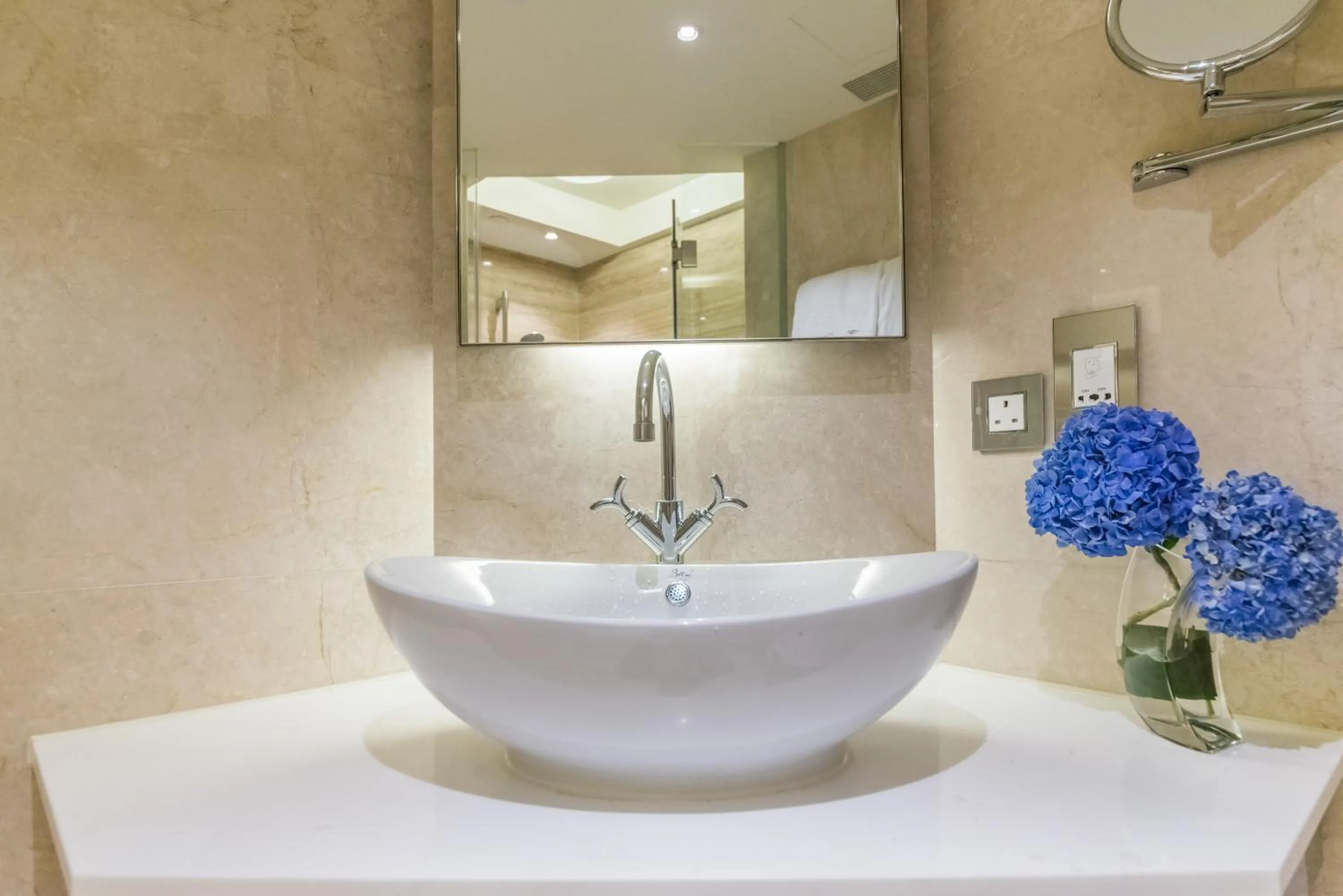 Bathroom in Hotel Pravo Hong Kong