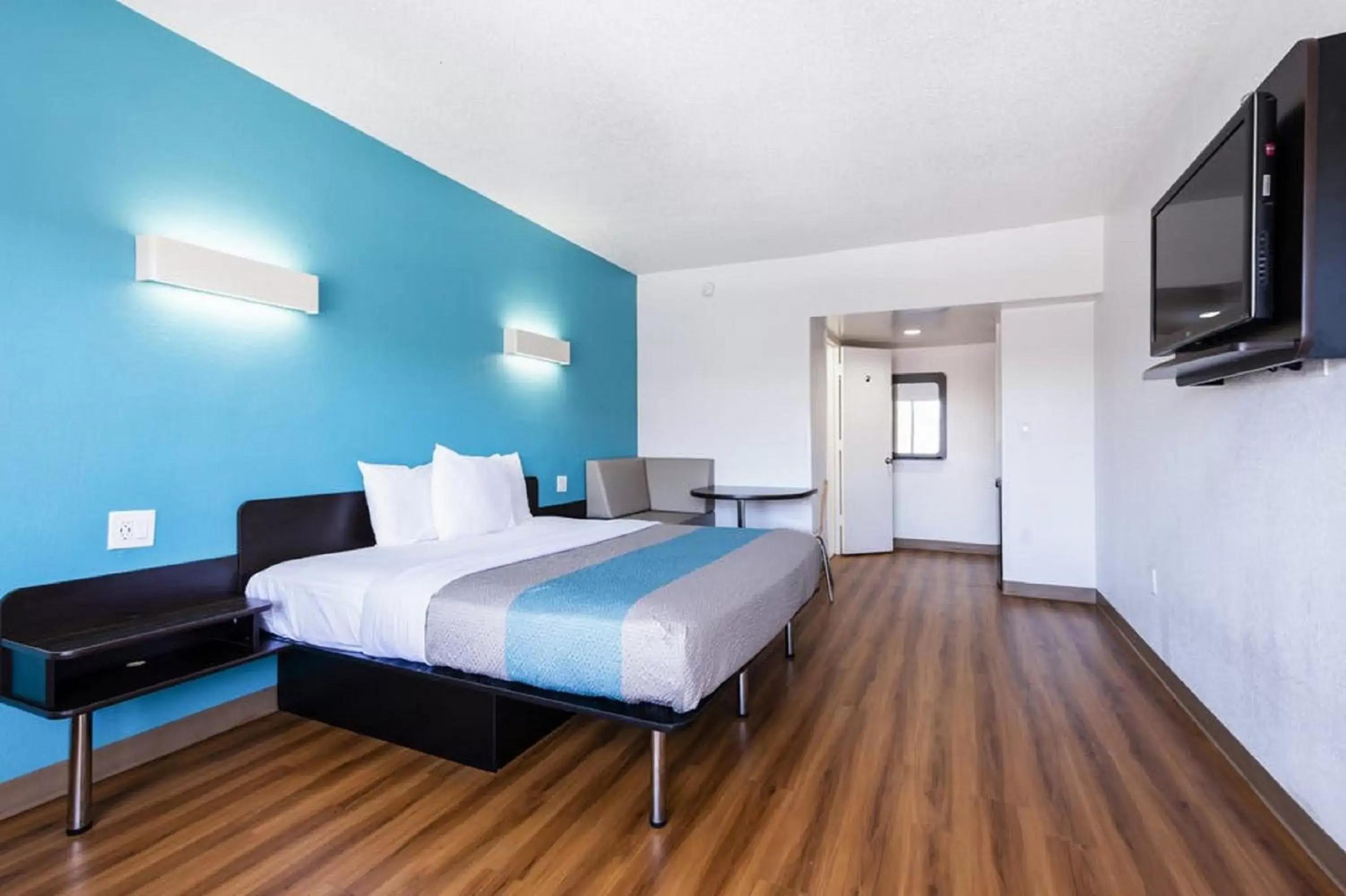 King Room - Non-Smoking in Motel 6-Jacksonville, NC King Room - Non-Smoking in Motel 6-Jacksonville, NC