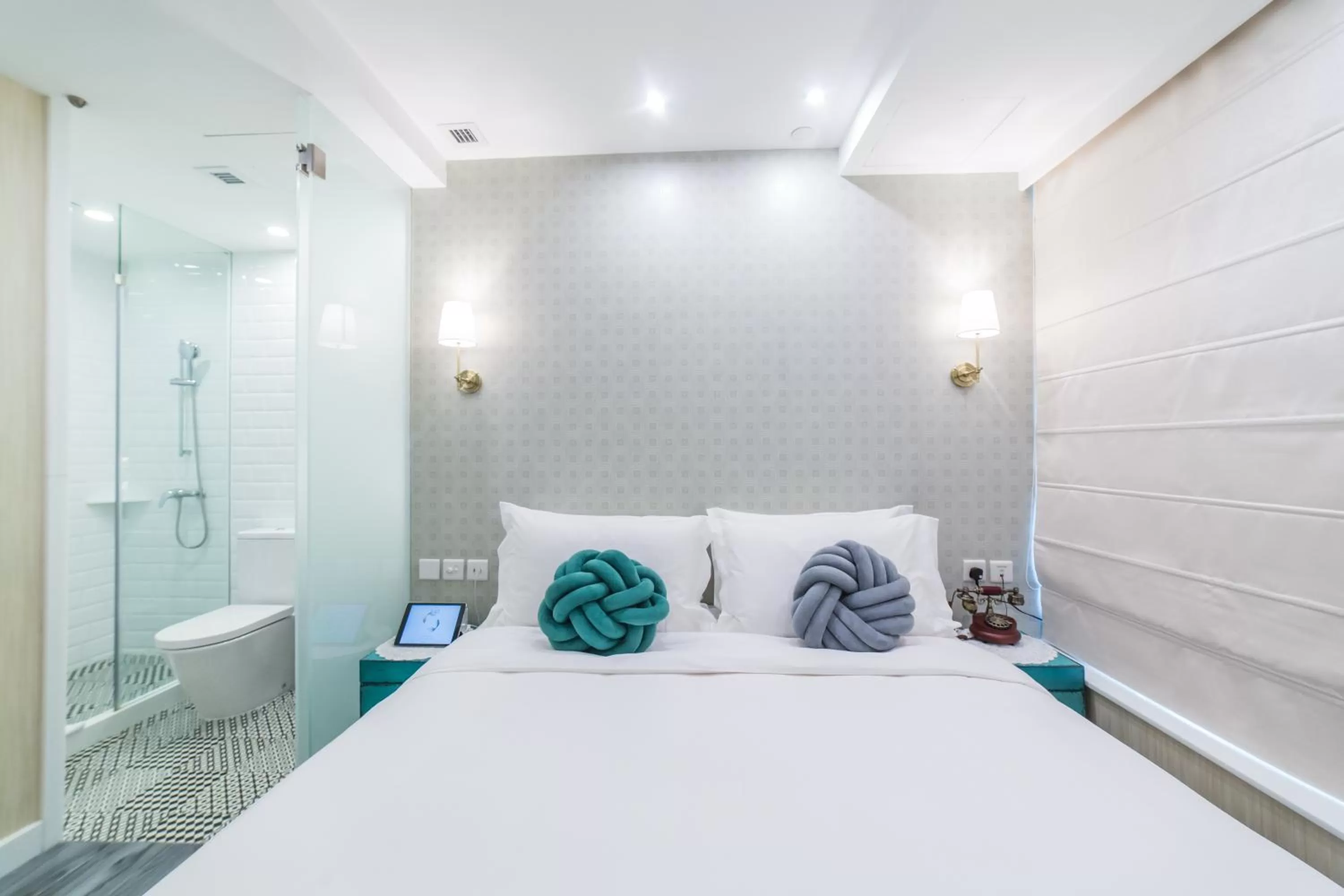 Bed in Tung Nam Lou Art Hotel