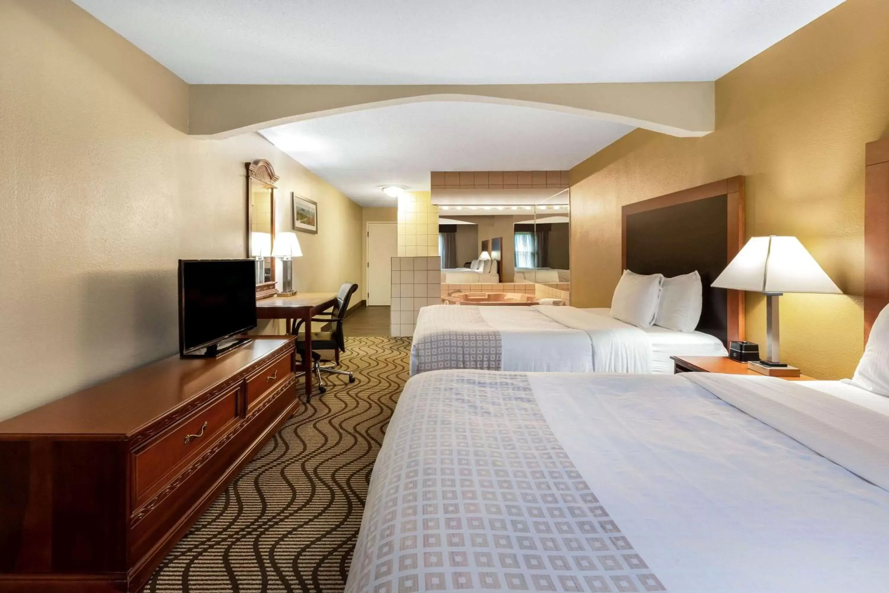 Photo of the whole room, Bed in La Quinta Inn by Wyndham Sandusky near Cedar Point
