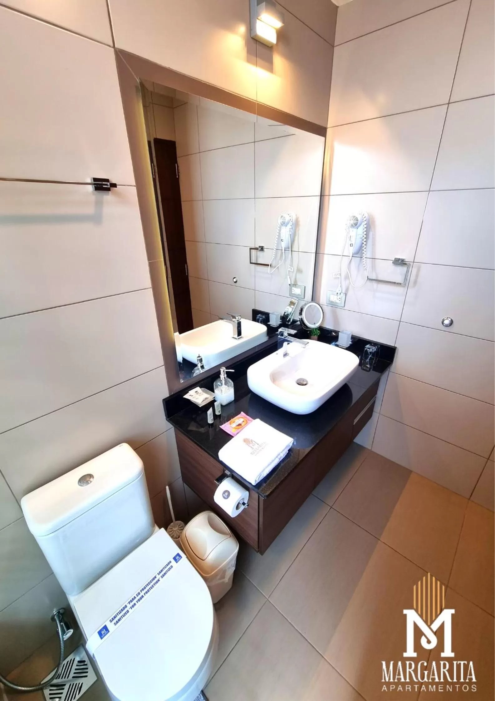 Toilet in Margarita Apartamentos