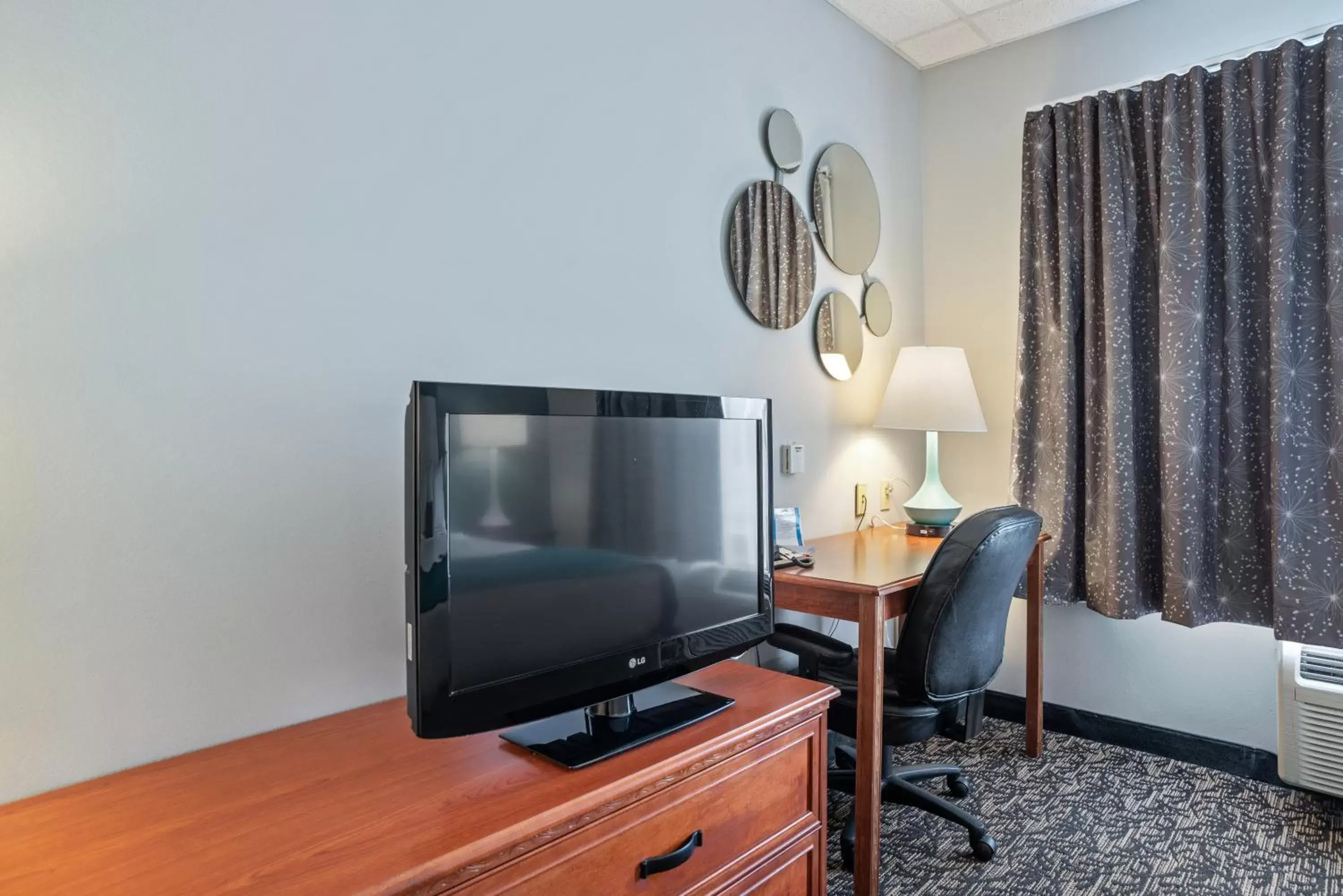 TV/Entertainment Center in Howard Johnson by Wyndham Rapid City