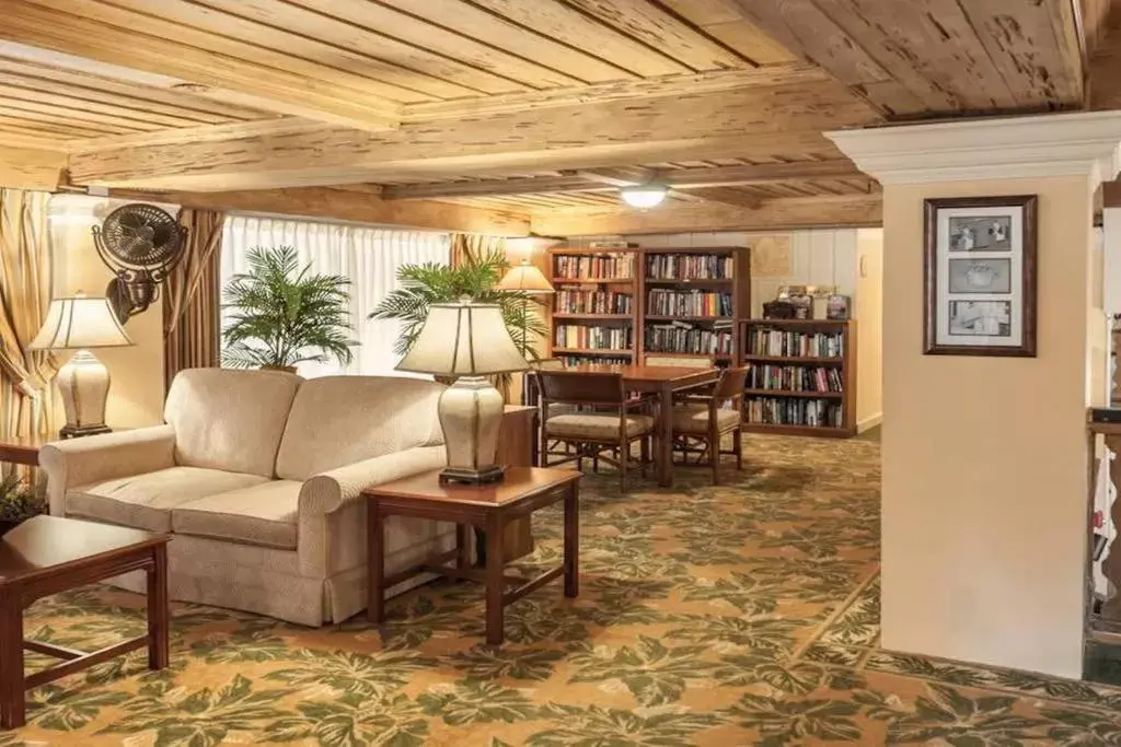 Library in Hemingway Suites at Palm Beach Hotel Island