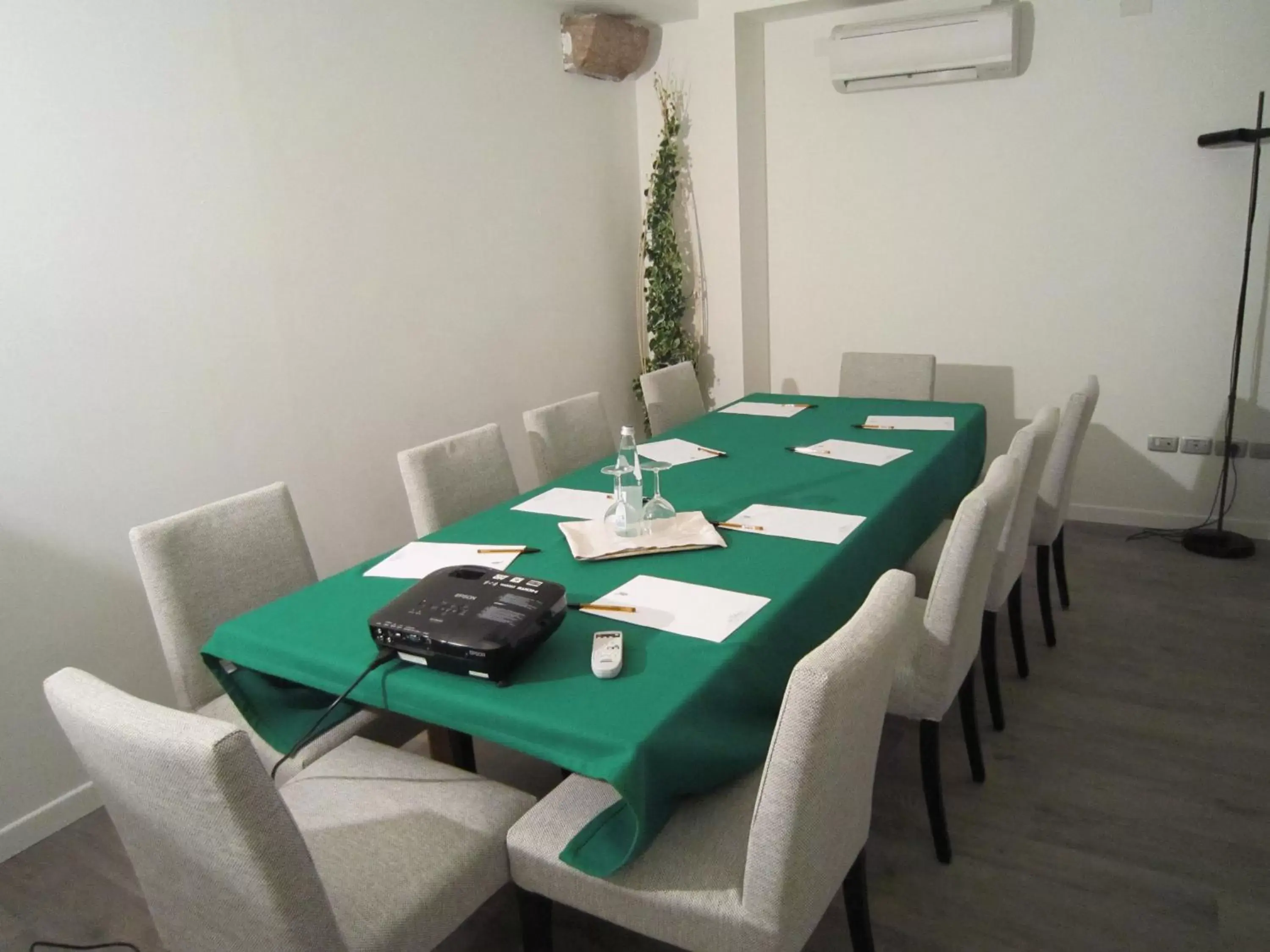 Business facilities in Albergo Accademia