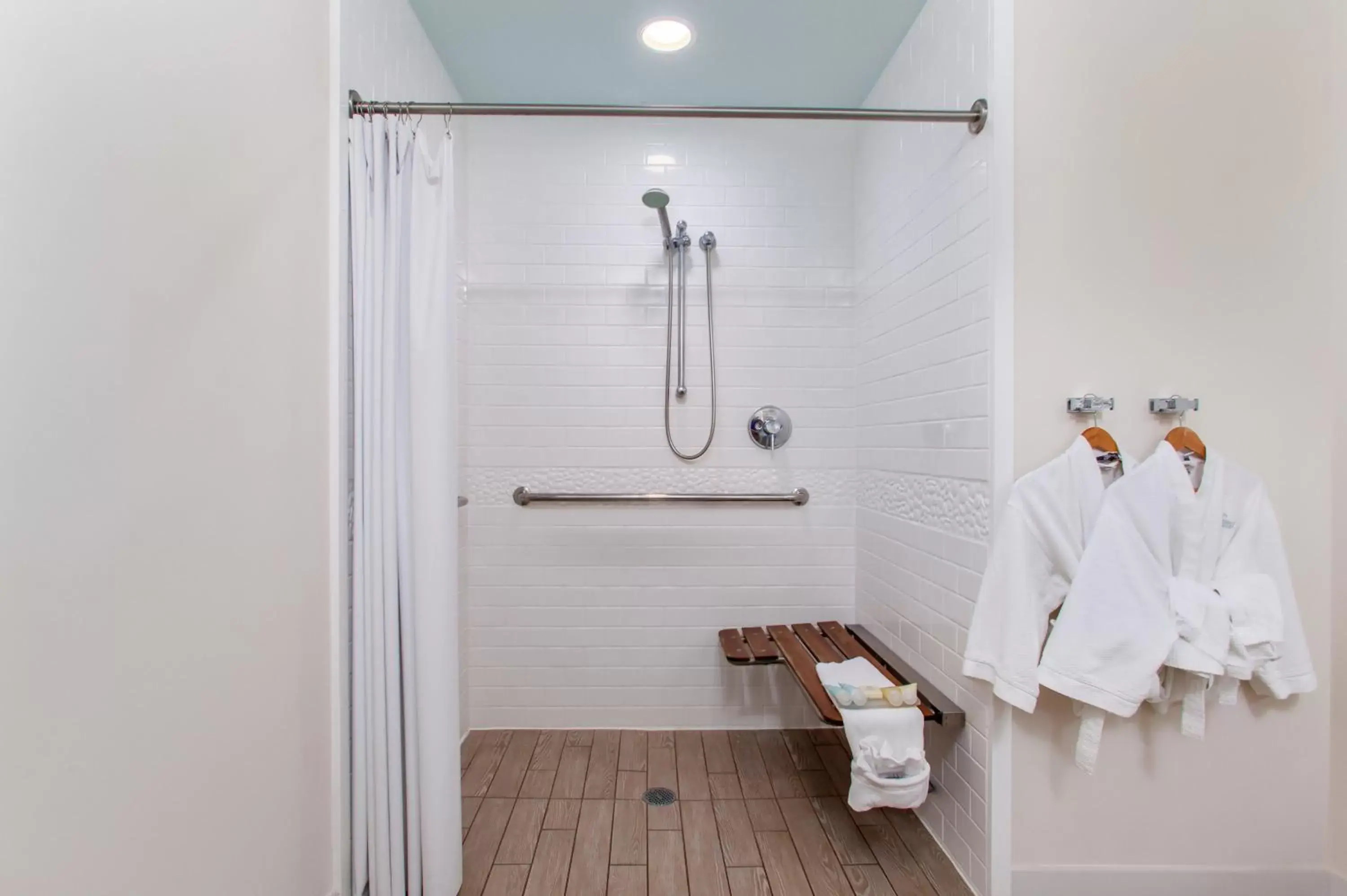 Shower, Bathroom in The Pensacola Beach Resort