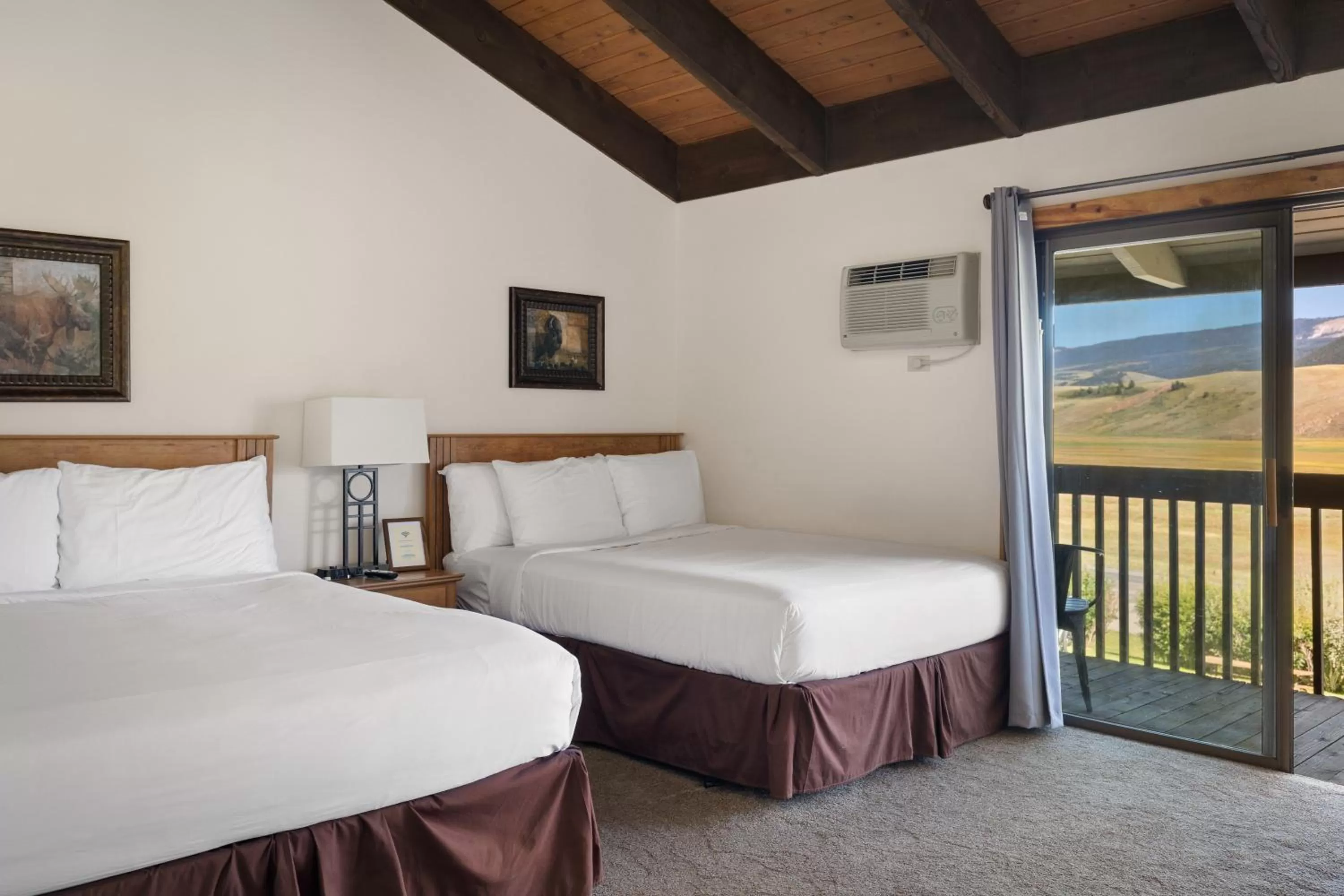 Bedroom, Bed in Elk Refuge Inn