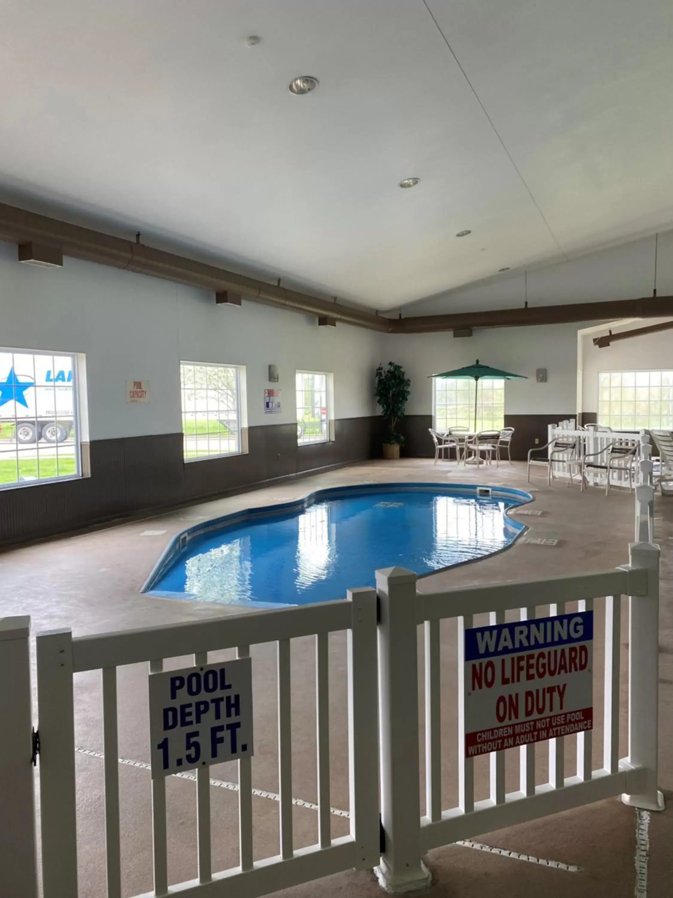 , Swimming Pool in AmericInn by Wyndham Maquoketa