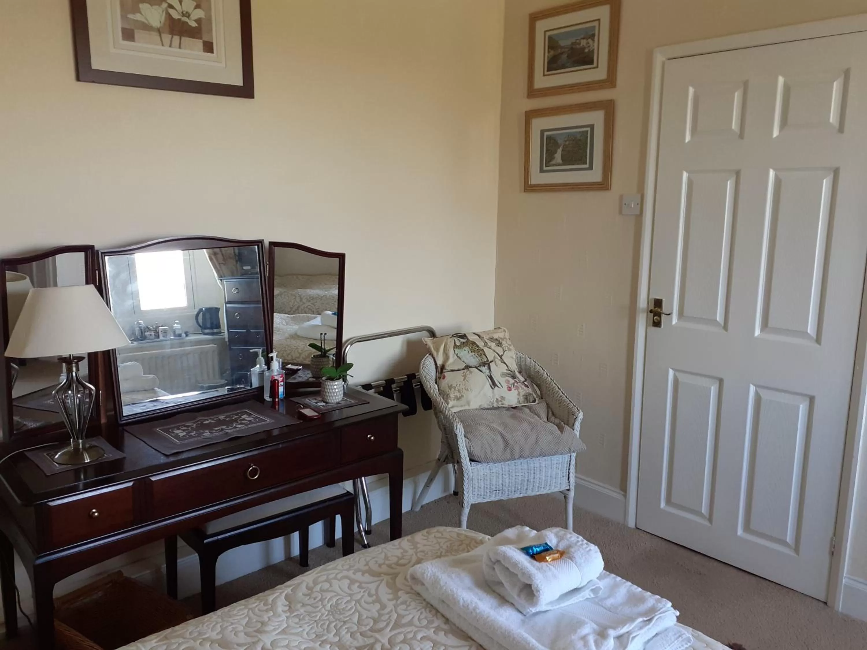 Bedroom, Bed in Lily Hill Farm