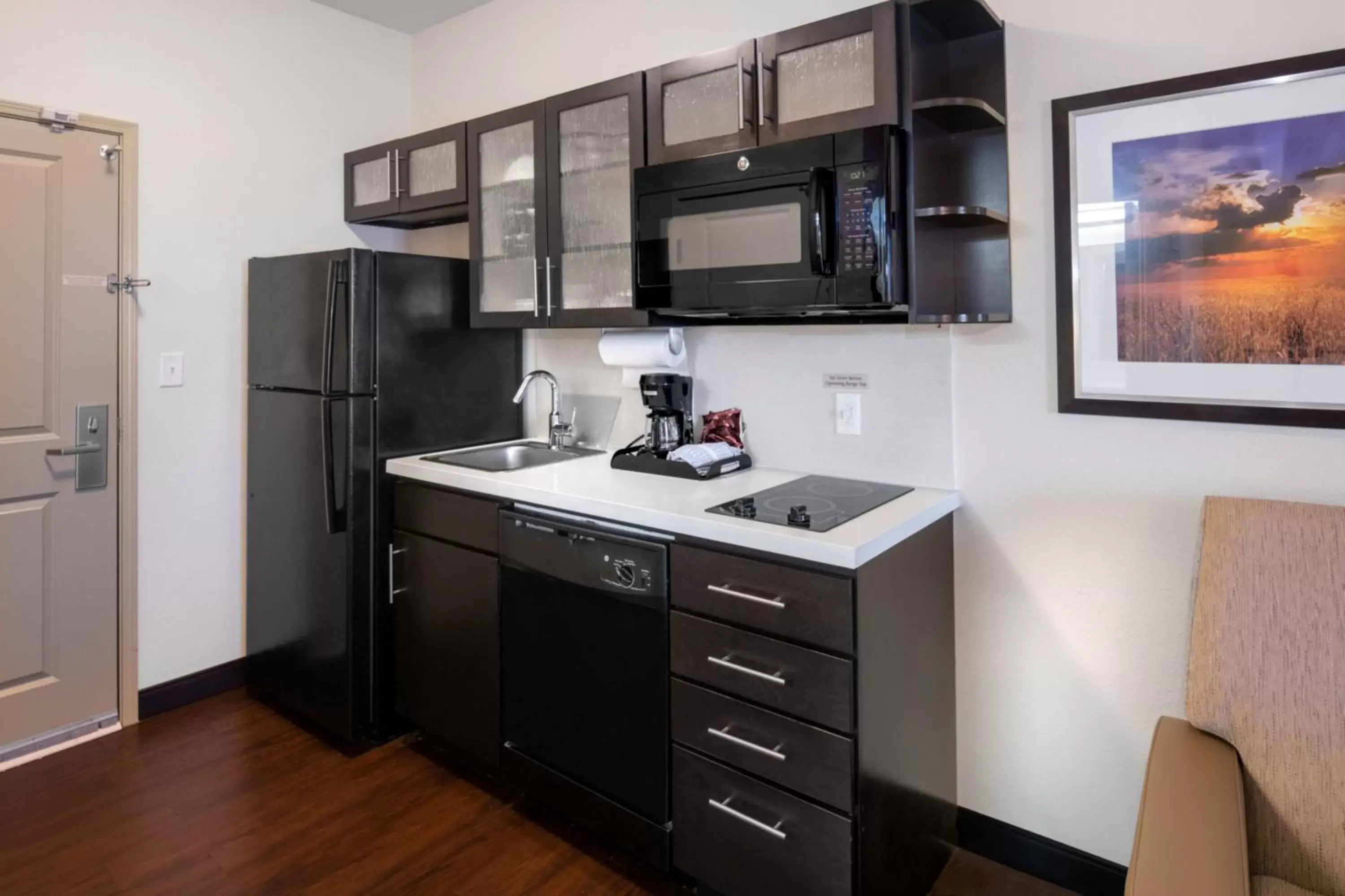 Photo of the whole room, Kitchen/Kitchenette in Candlewood Suites Enid, an IHG Hotel