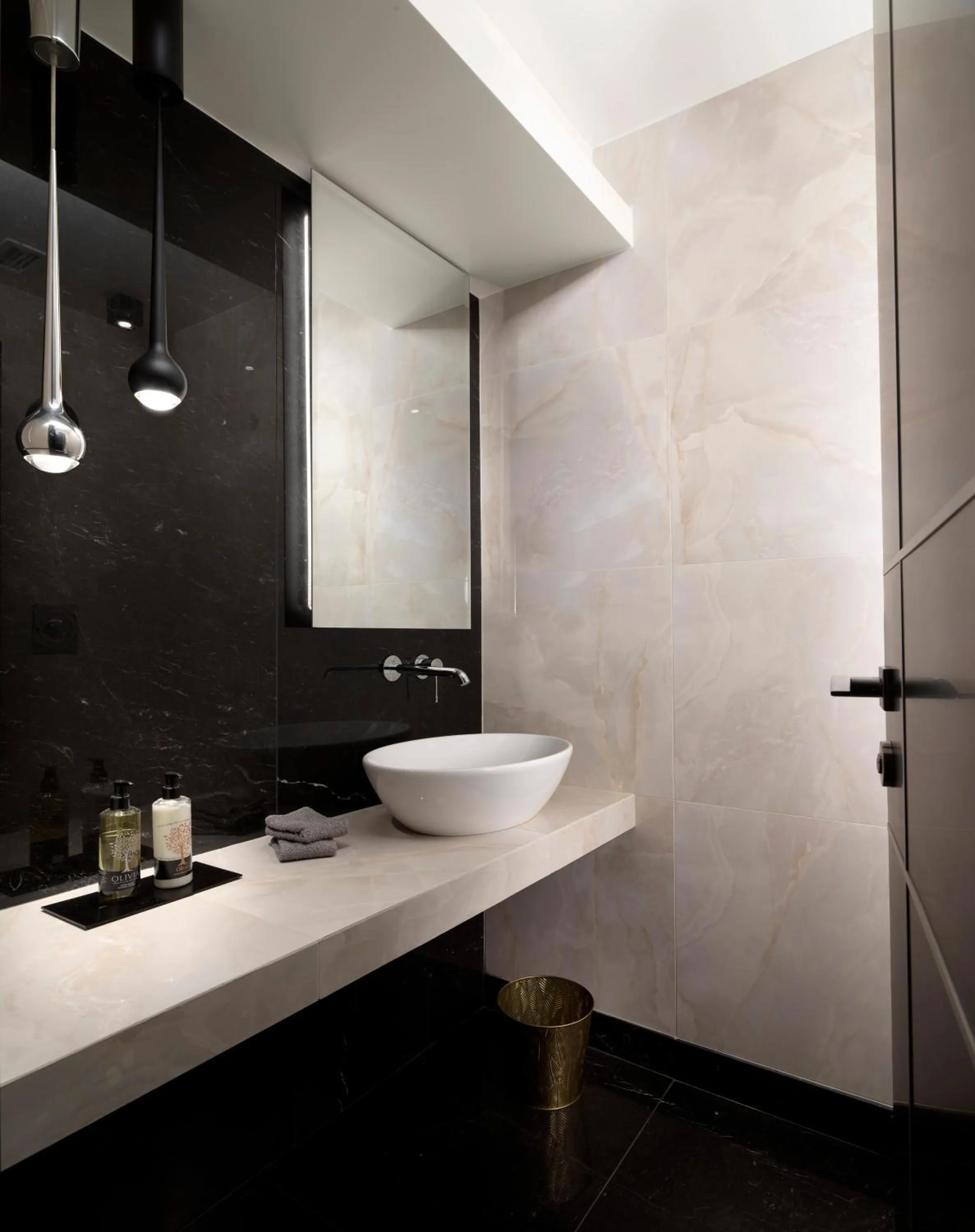 Area and facilities in Holiday Suites