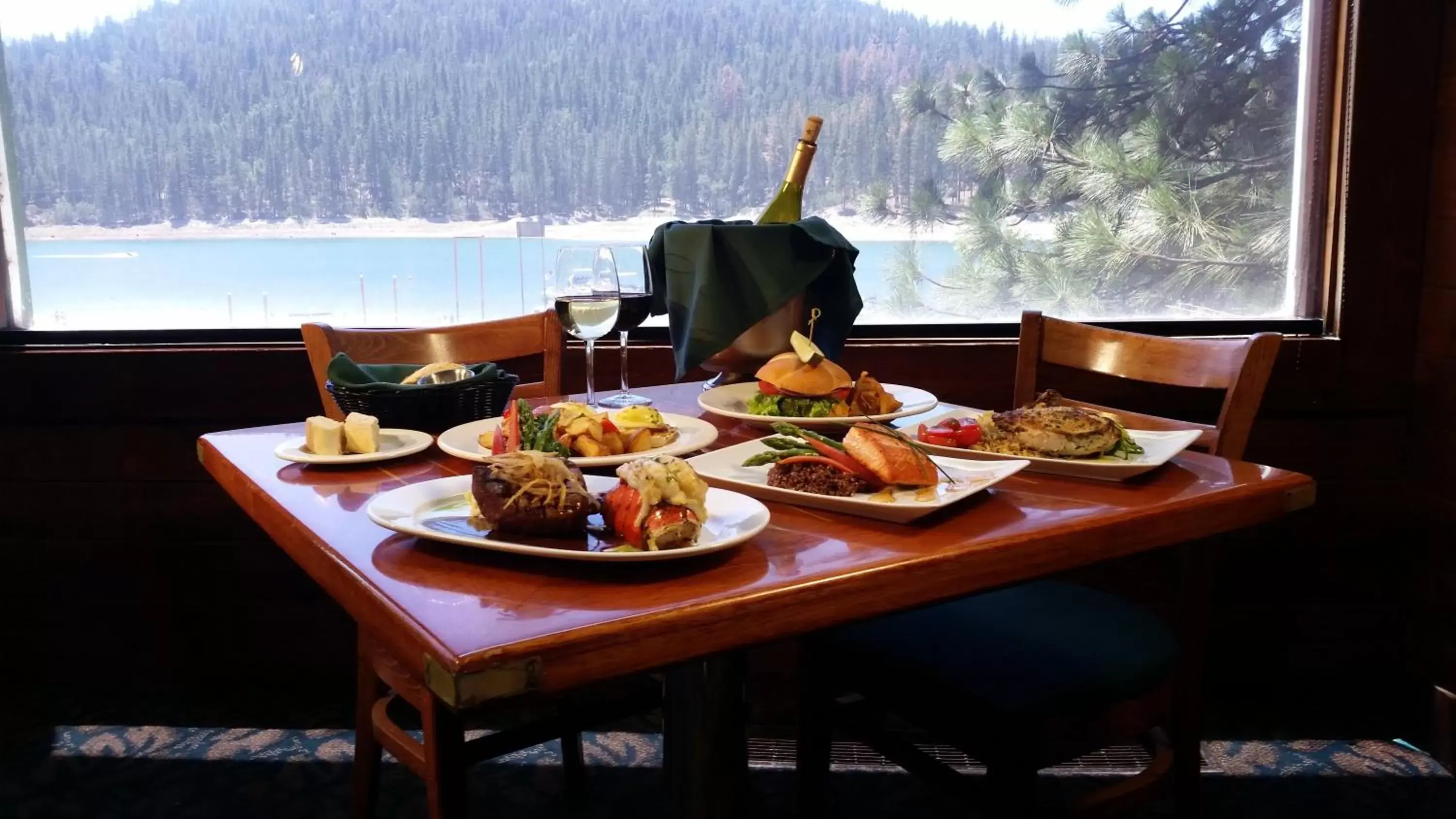 Restaurant/places to eat in The Pines Resort & Conference Center Restaurant/places to eat in The Pines Resort & Conference Center