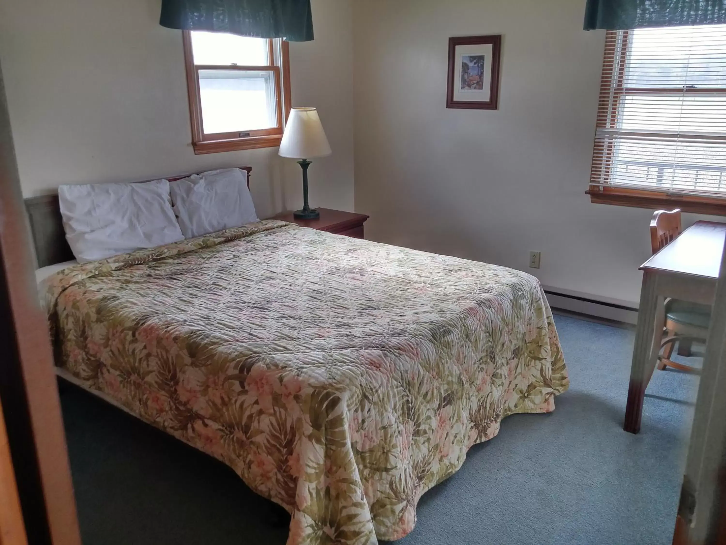 Bedroom, Bed in Plantation Motel