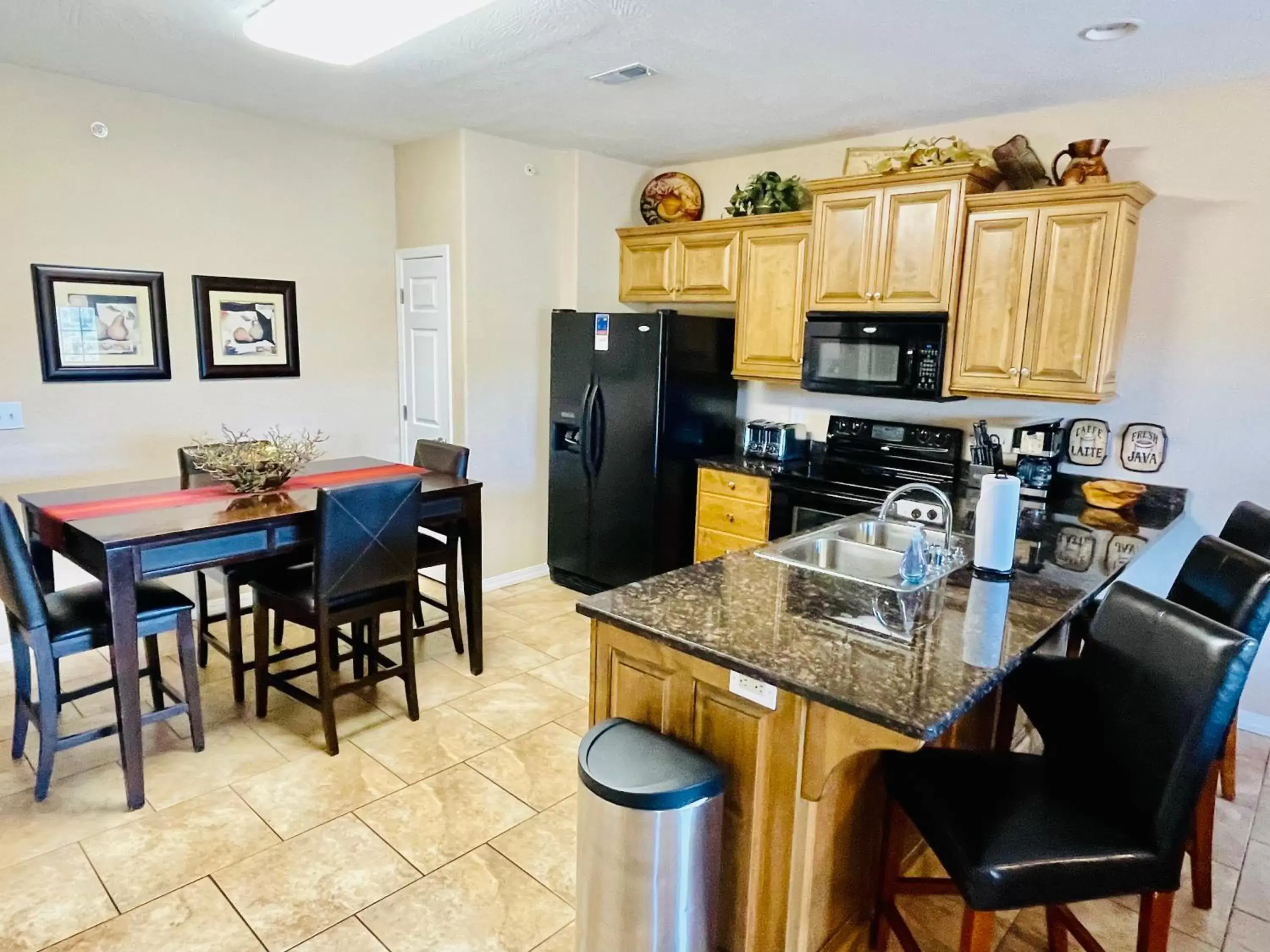 Coffee/tea facilities, Kitchen/Kitchenette in Rockwood Condos on Table Rock Lake