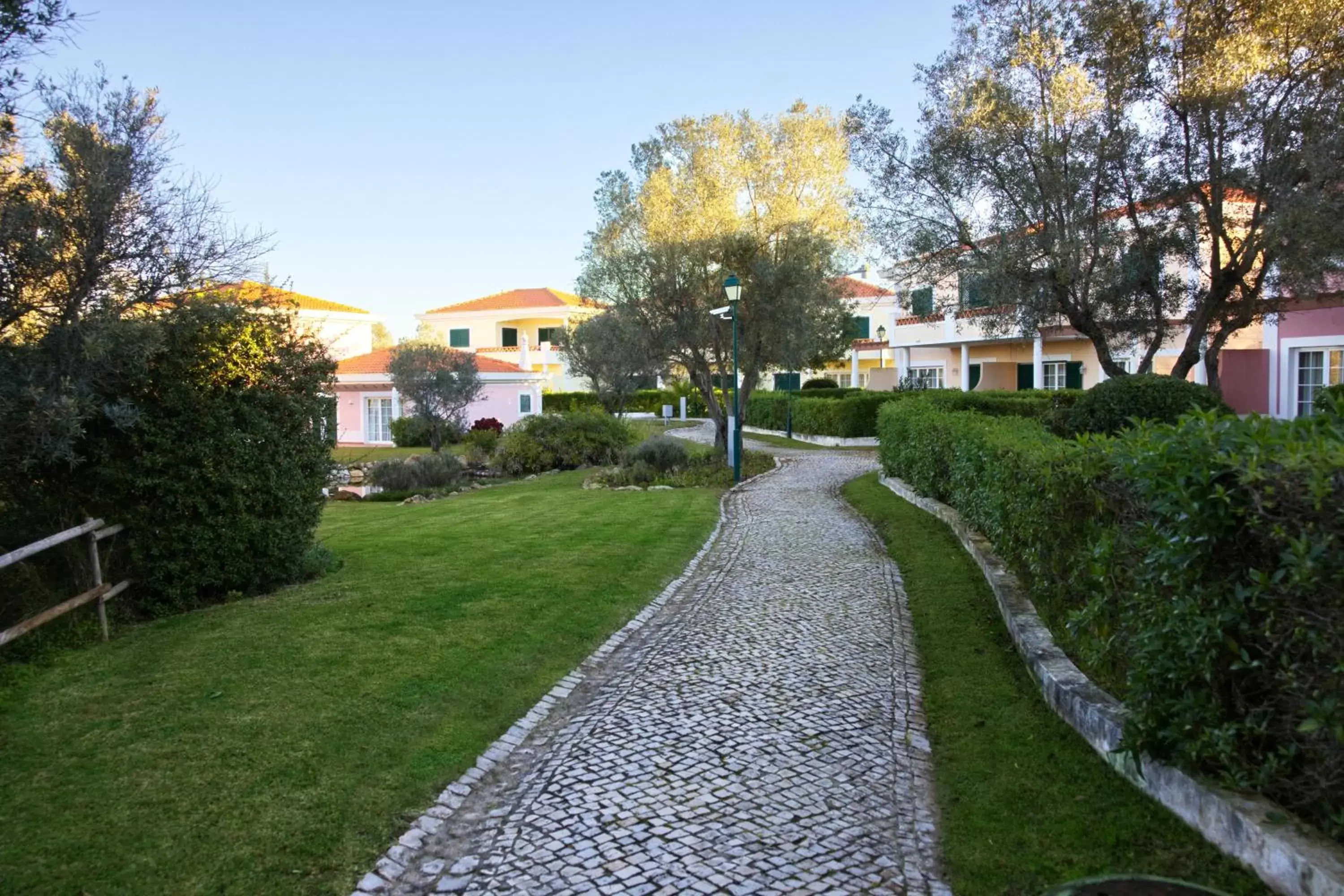 Property building, Garden in Cegonha Country Club