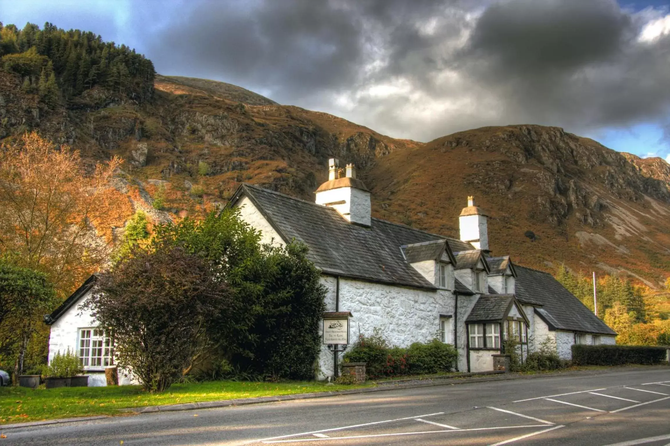 Facade/entrance, Property Building in Gwesty Minffordd Hotel