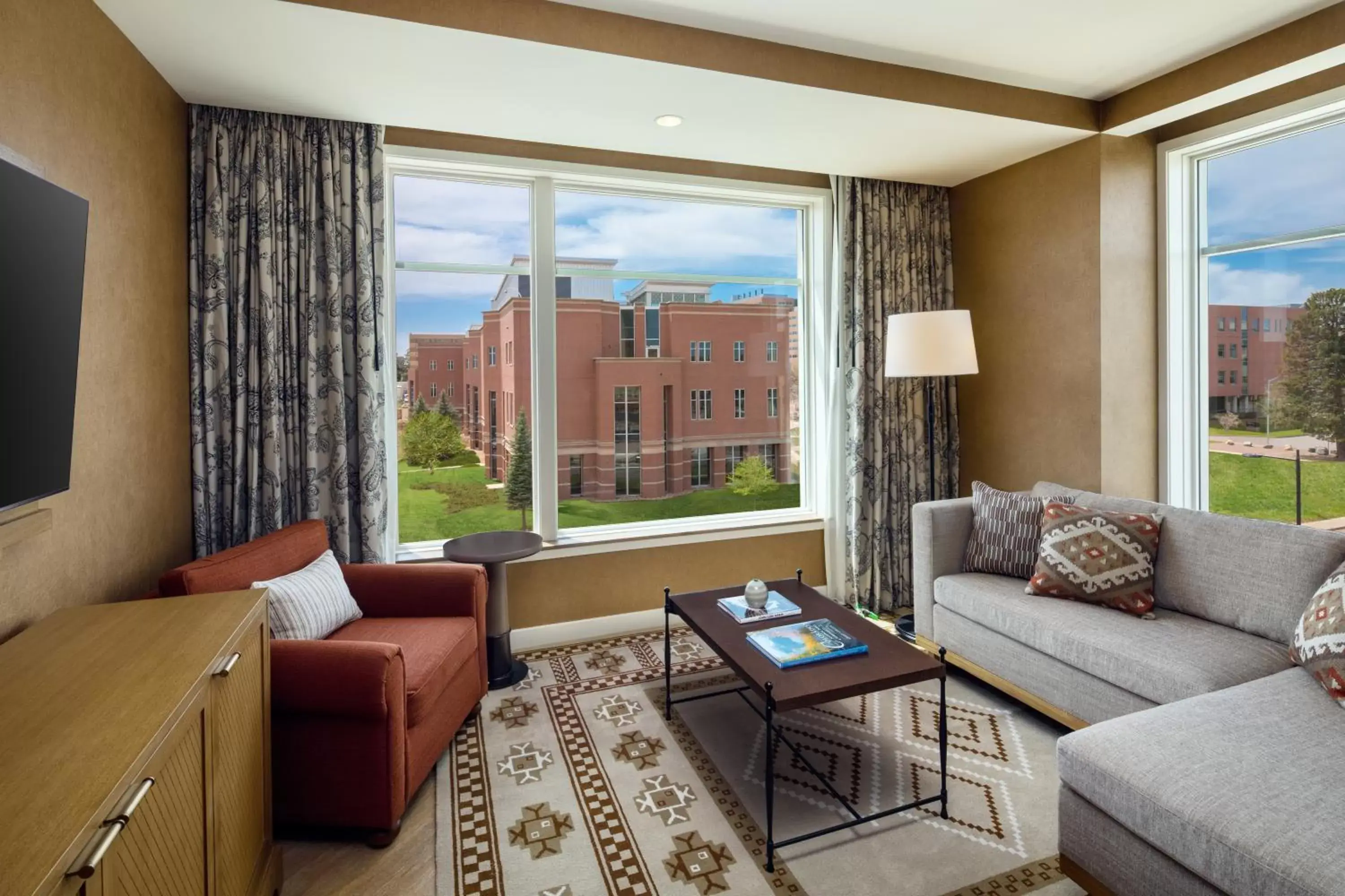 Living room, Seating Area in The Benson Hotel & Faculty Club