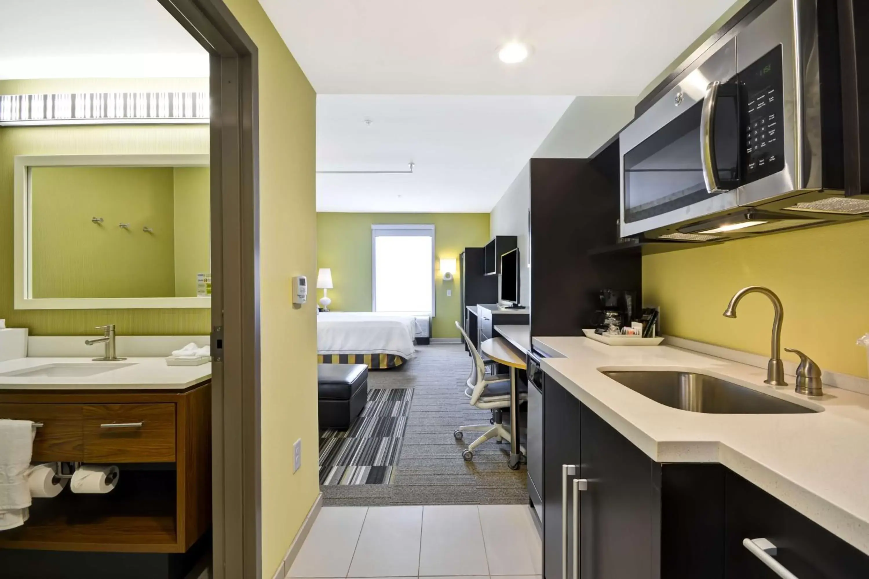 Bedroom, Kitchen/Kitchenette in Home2 Suites By Hilton Rock Hill