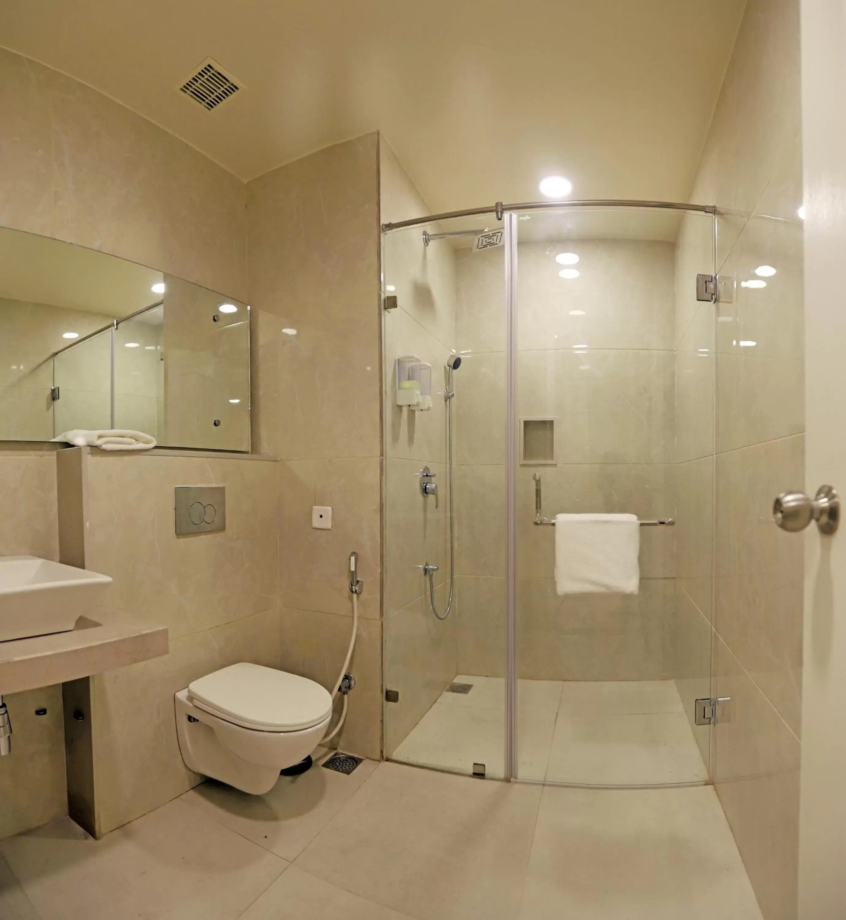 Bathroom in Hotel Magenta Jaipur Bathroom in Hotel Magenta Jaipur