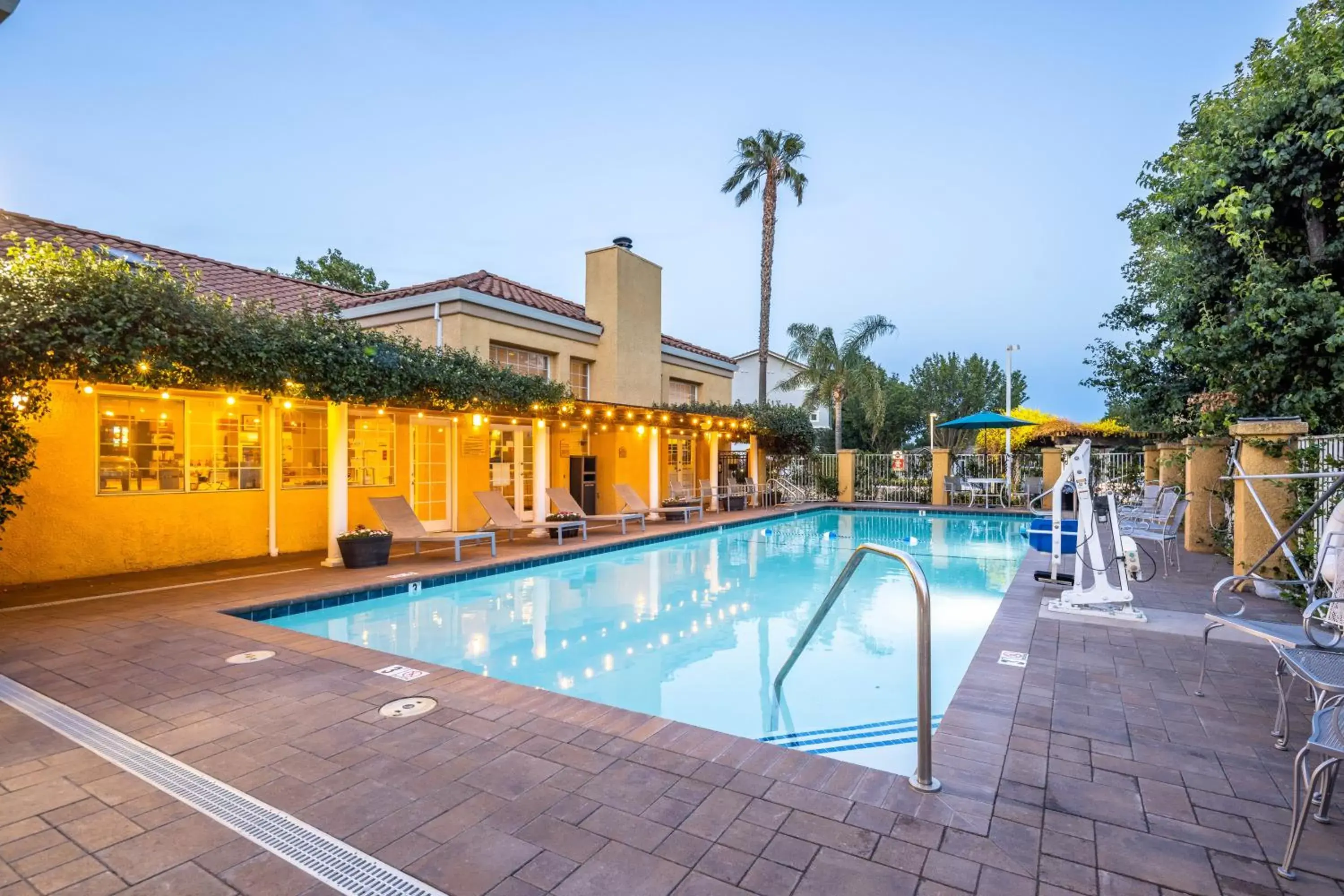 Swimming Pool in Best Western Plus Dixon Davis