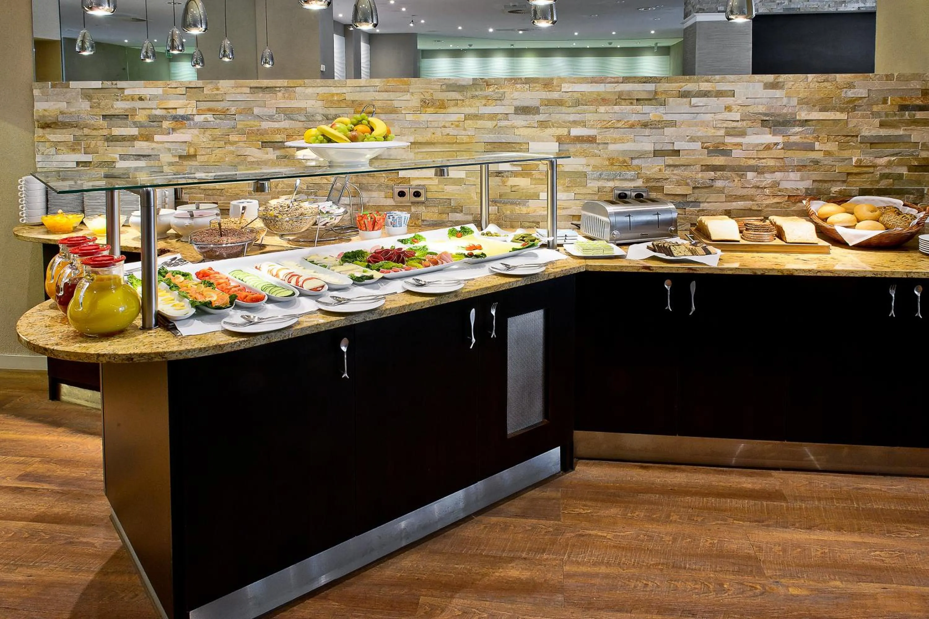 Food and drinks in Artim Hotel