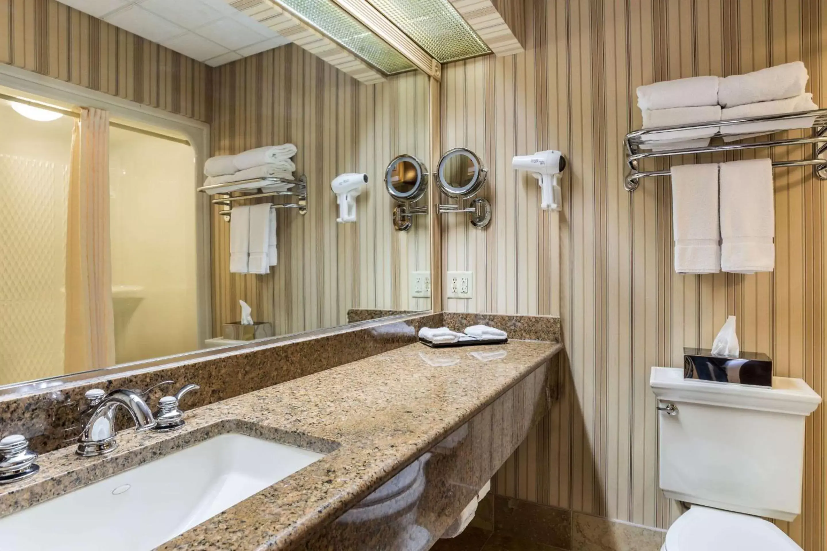 Bathroom in Traditions Hotel & Spa, Ascend Hotel Collection