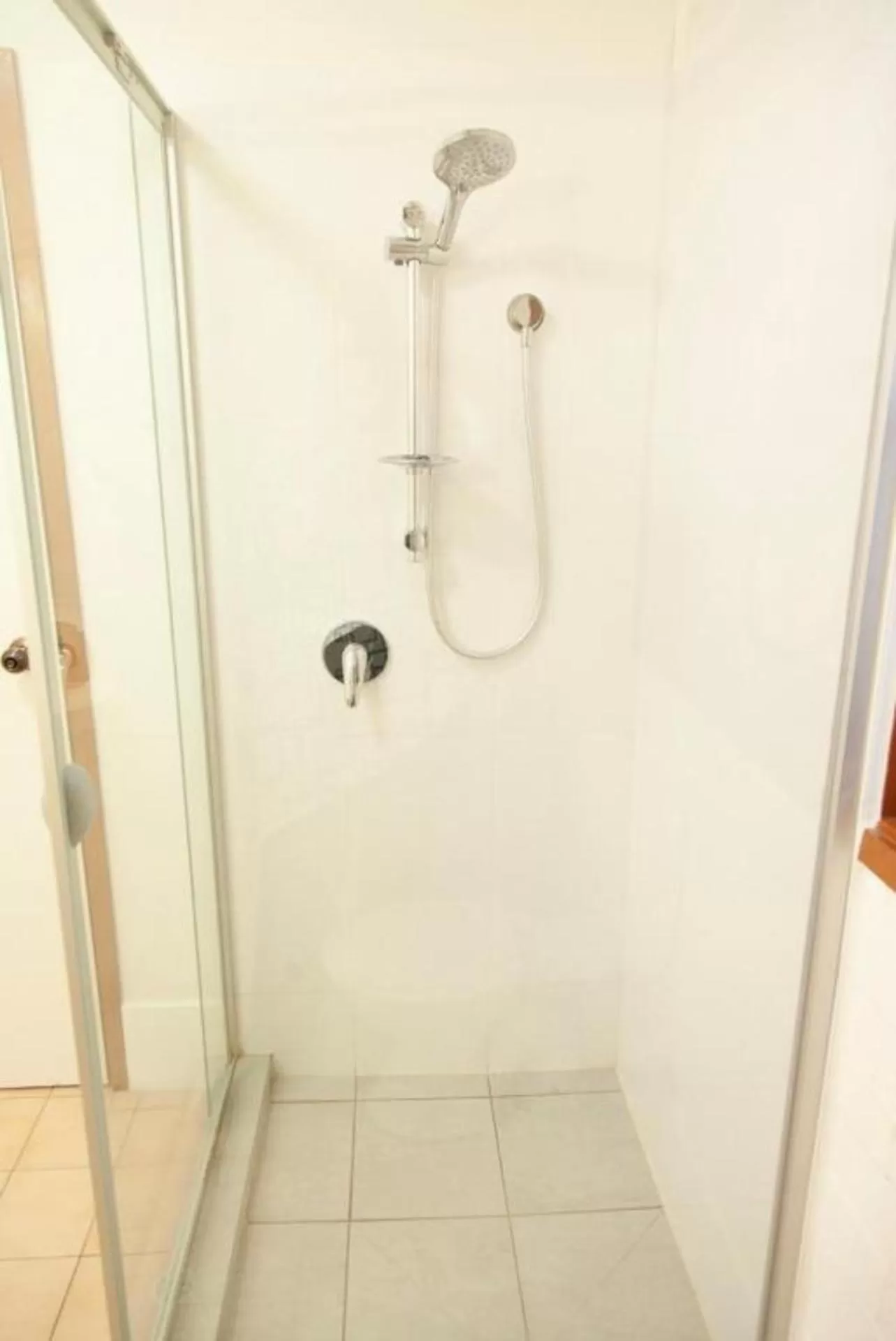 Shower in Bega Downs Motor Inn