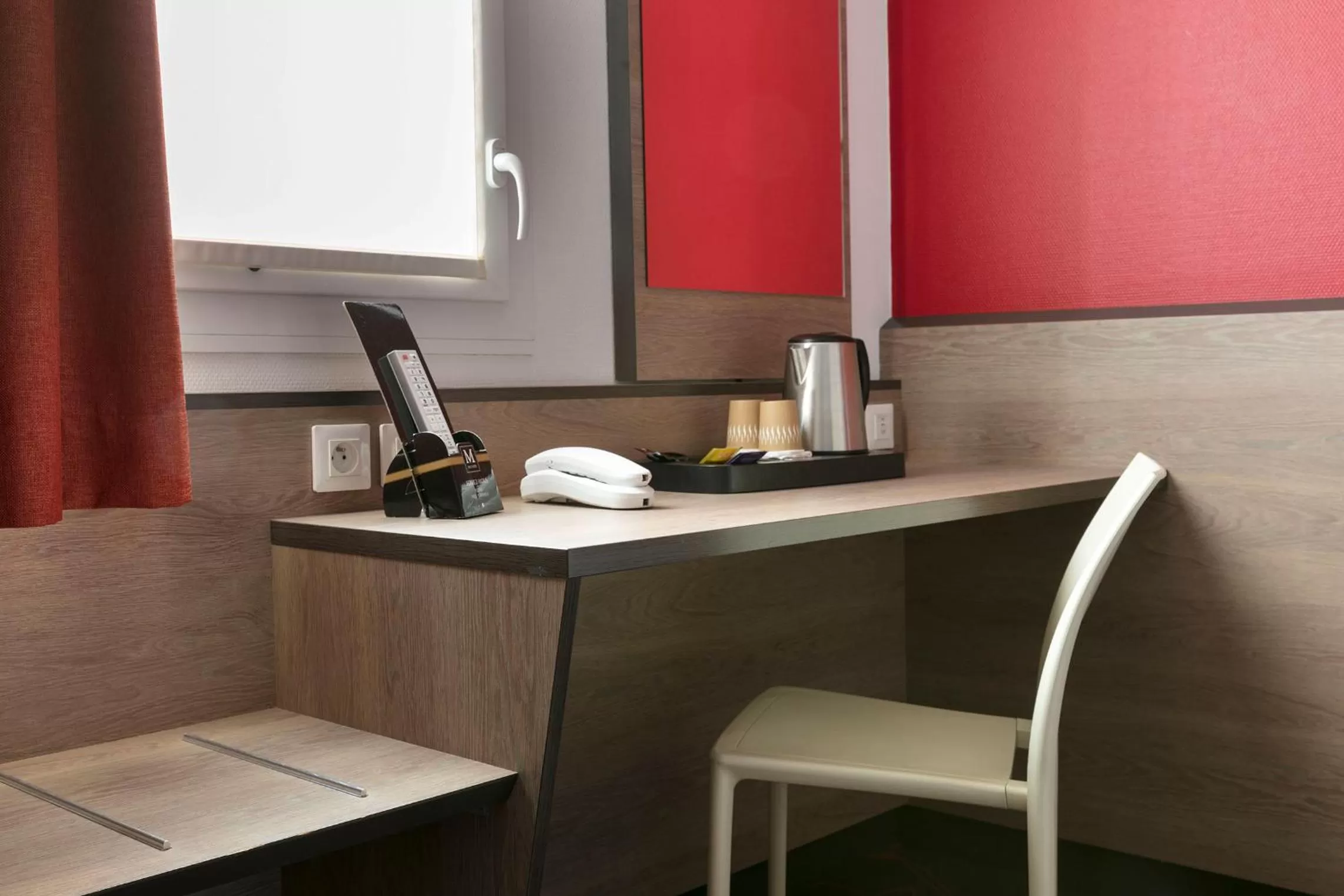 Coffee/tea facilities in Hotel Clermont Estaing