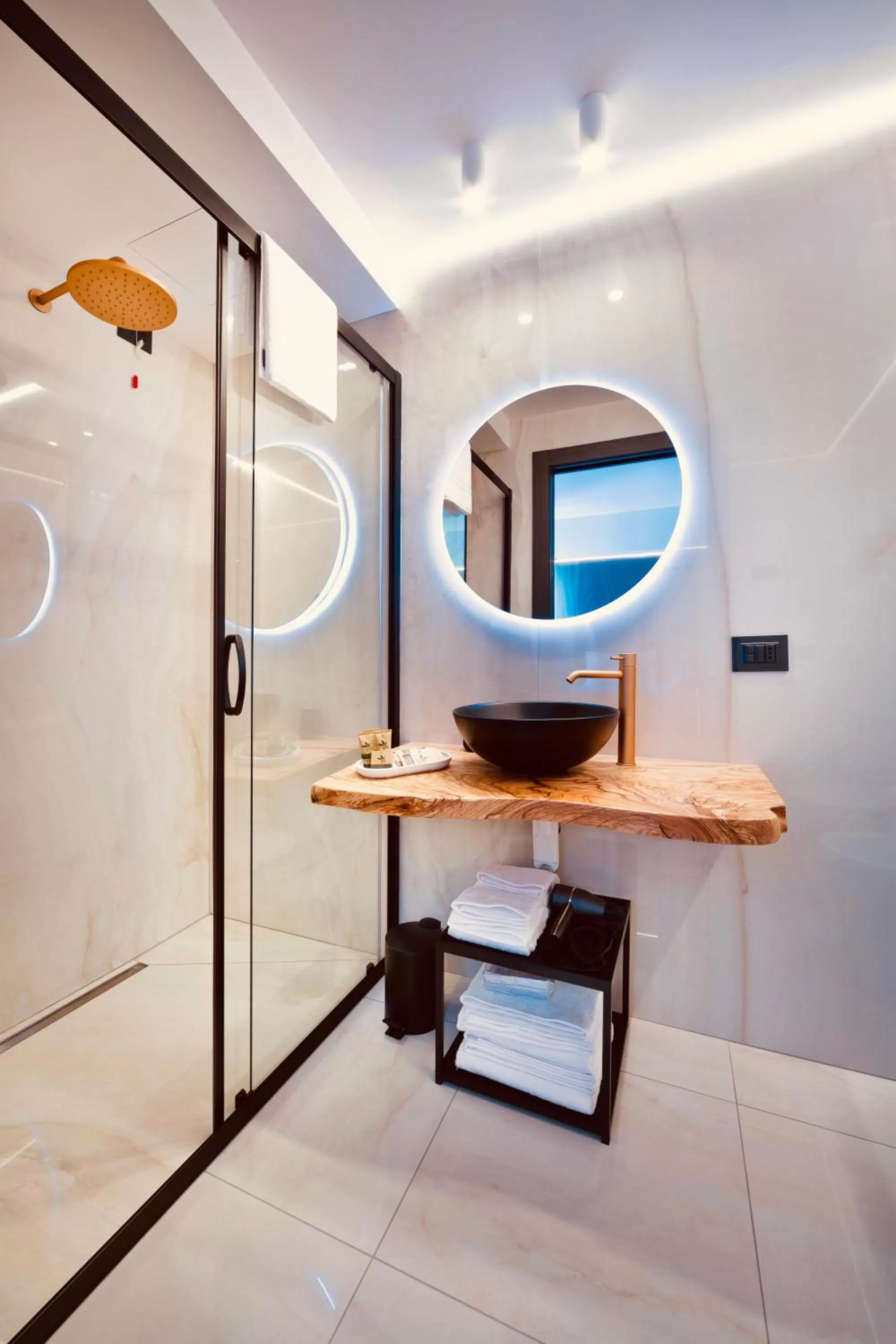 Shower in Boutique Hotel Sirmione