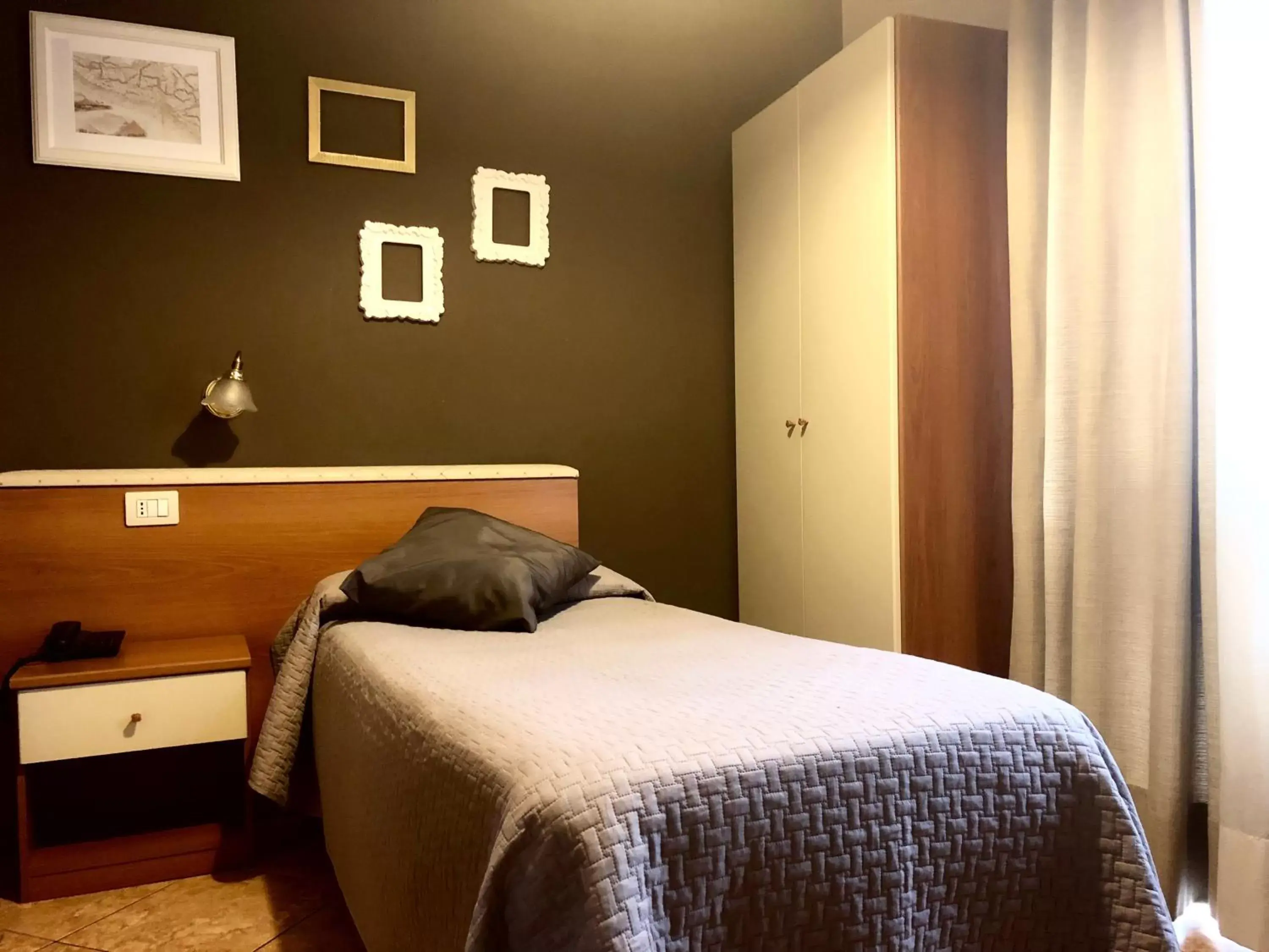 Bedroom, Bed in Hotel Ares Milano