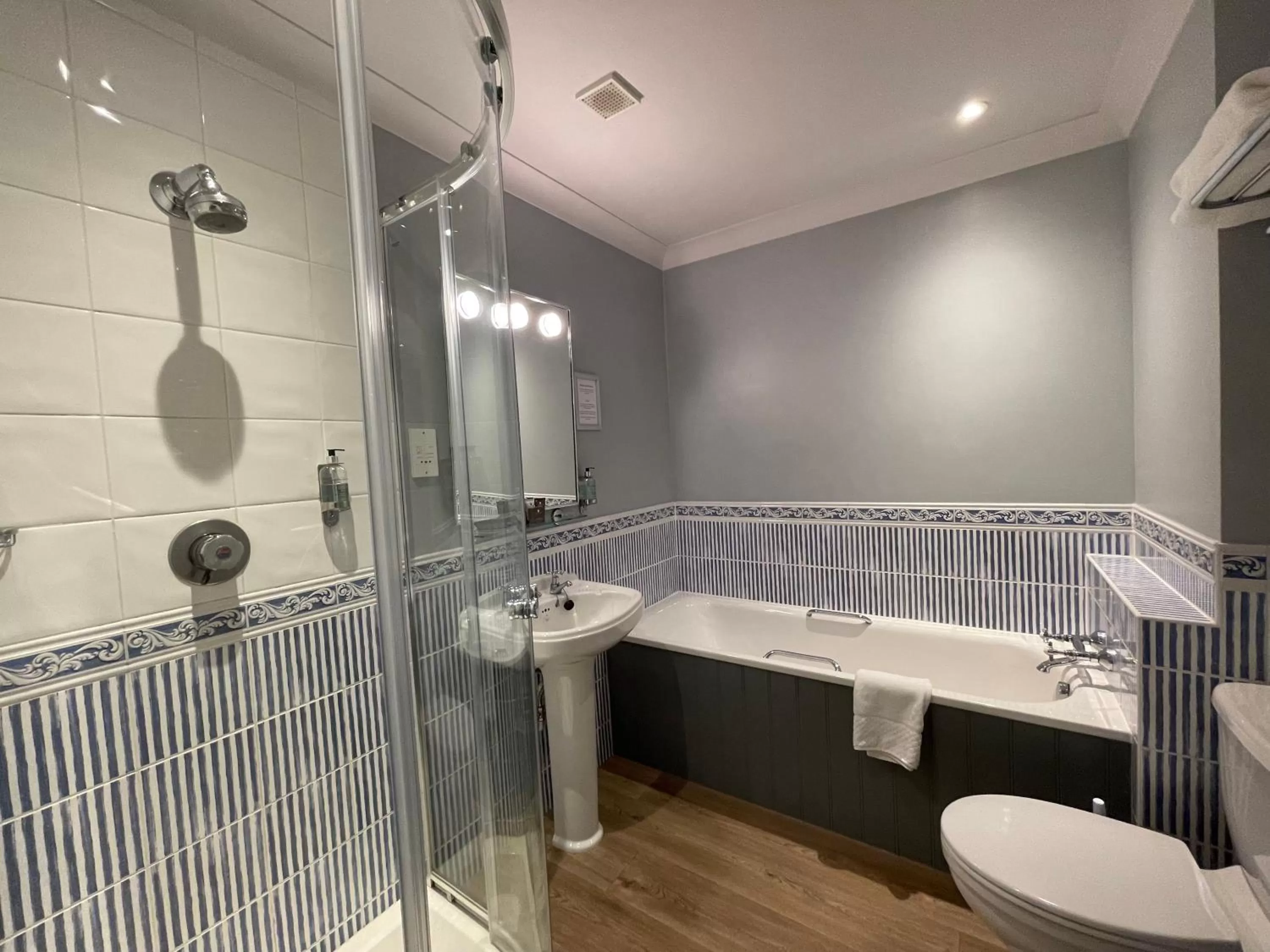 Shower in Park Farm Hotel