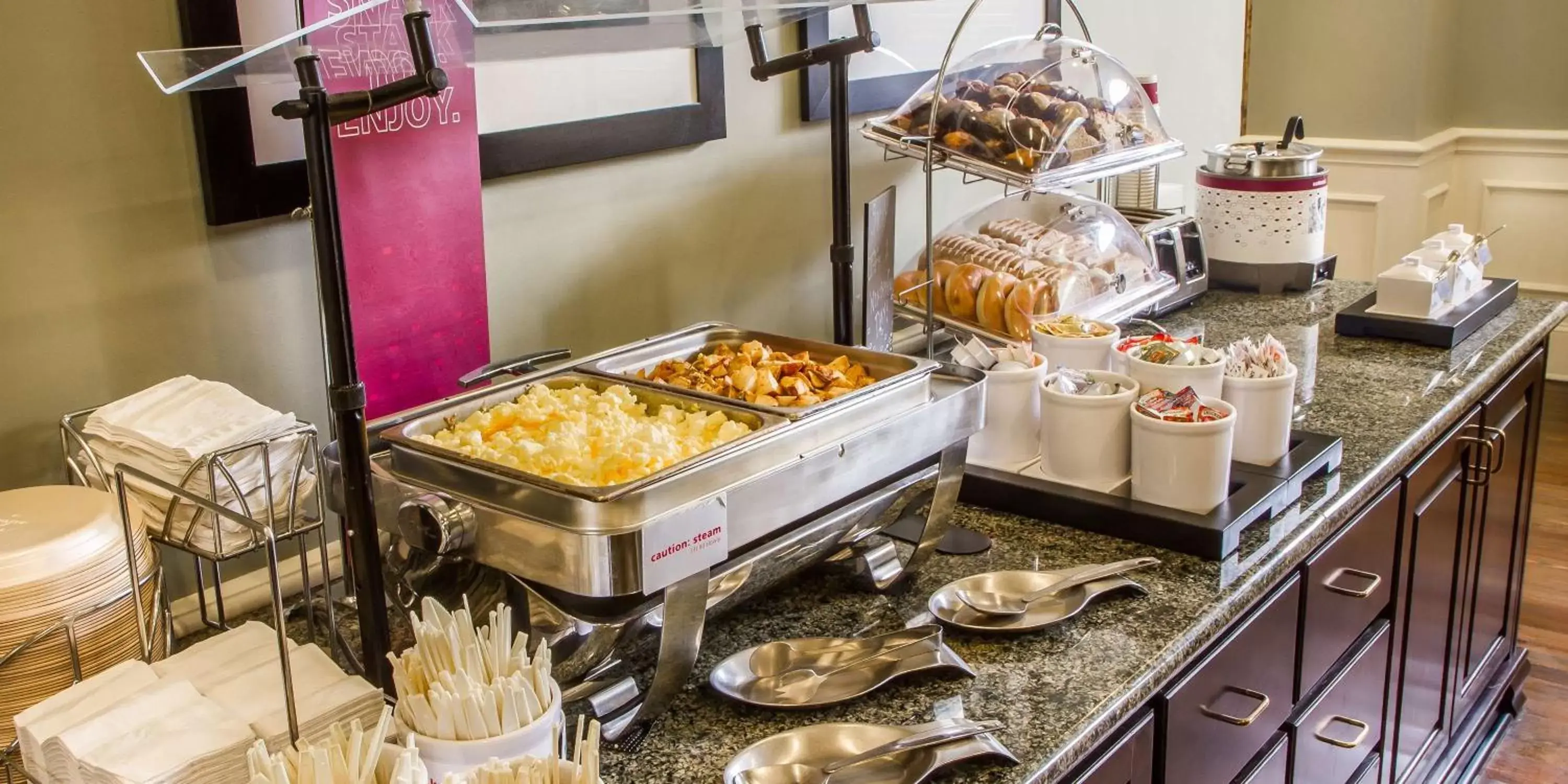 Dining area, Food in Hampton Inn & Suites Savannah Historic District