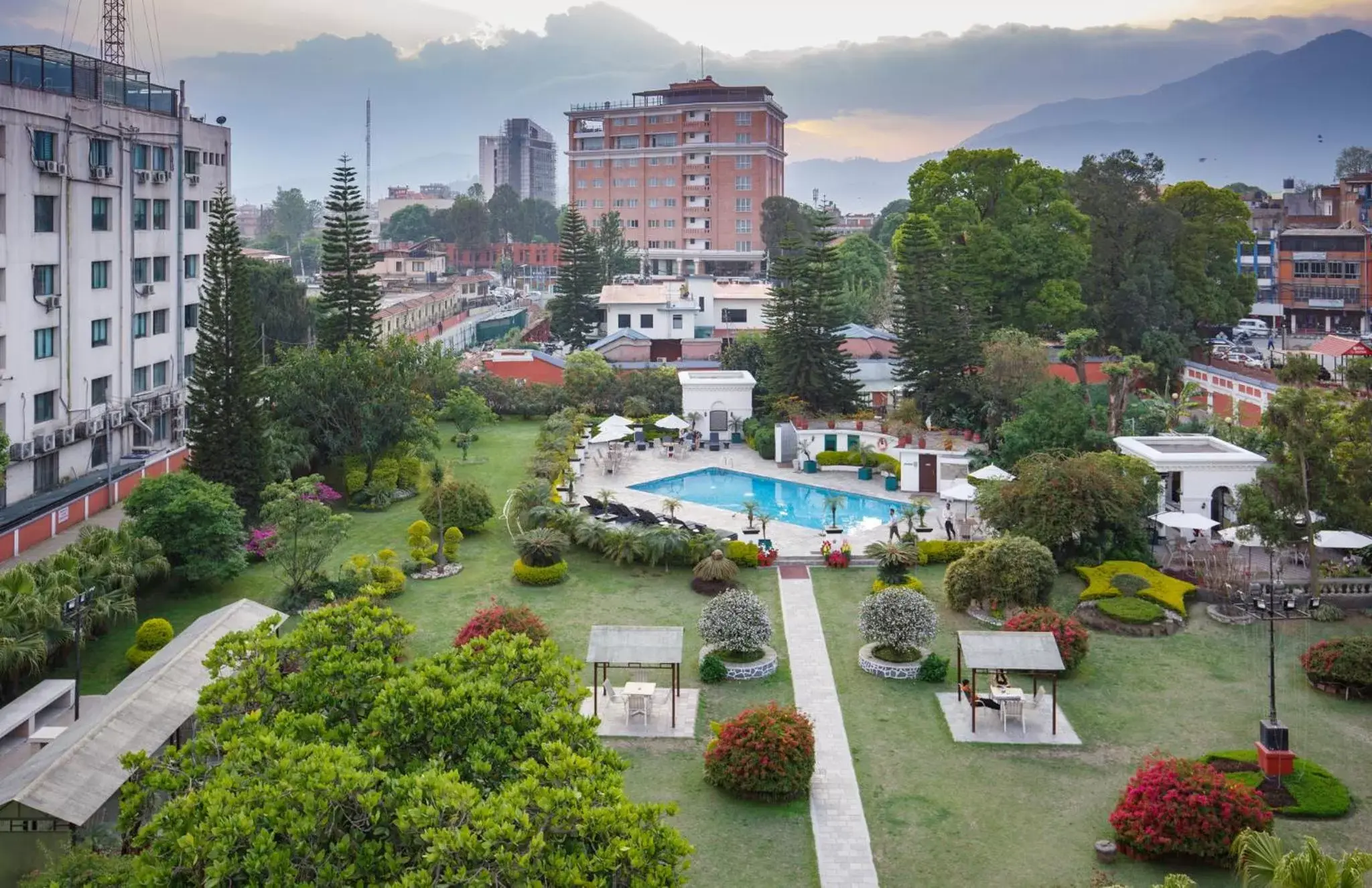 Garden, Pool View in Hotel Shanker