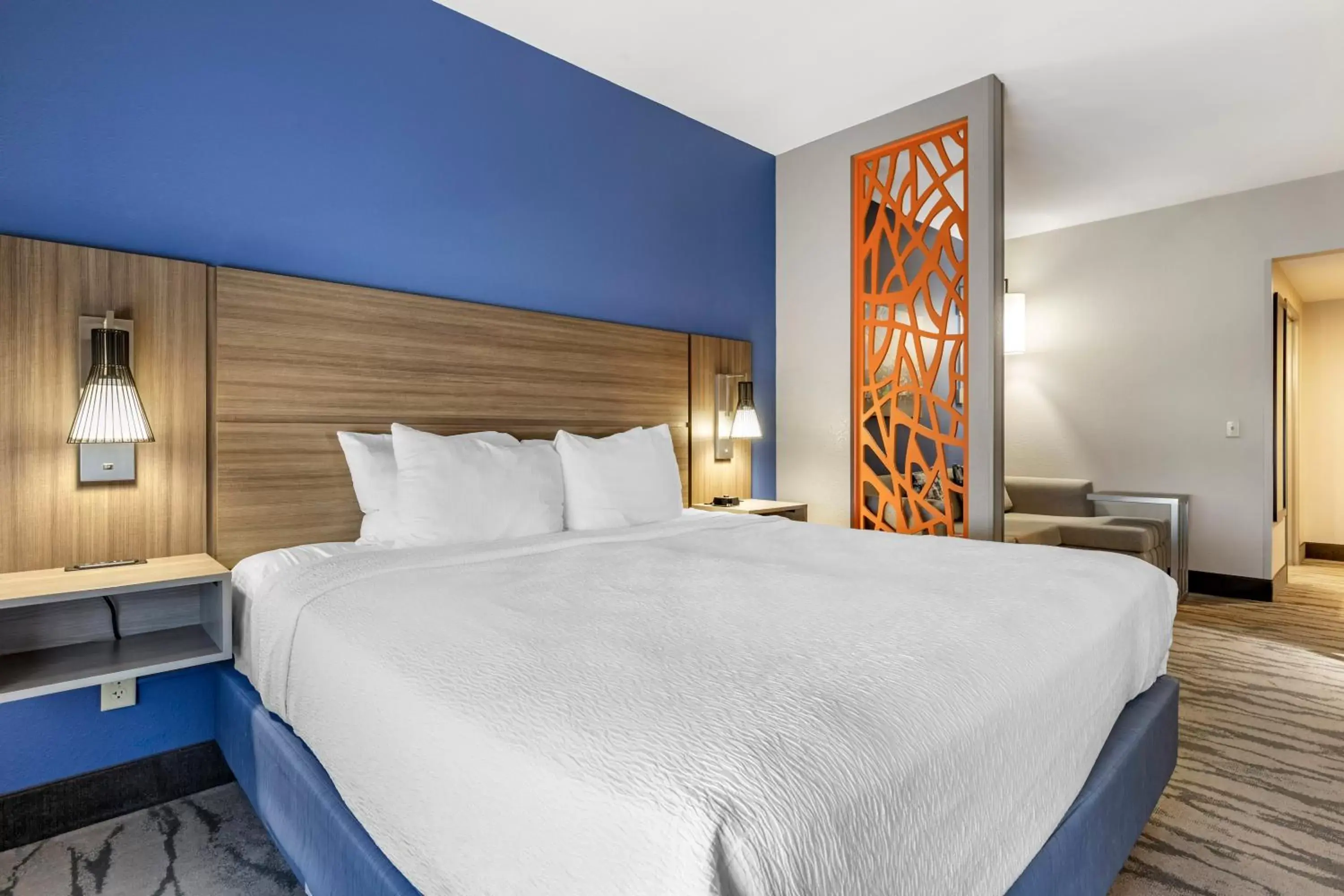 Photo of the whole room, Bed in Best Western Plus Castlerock Inn & Suites
