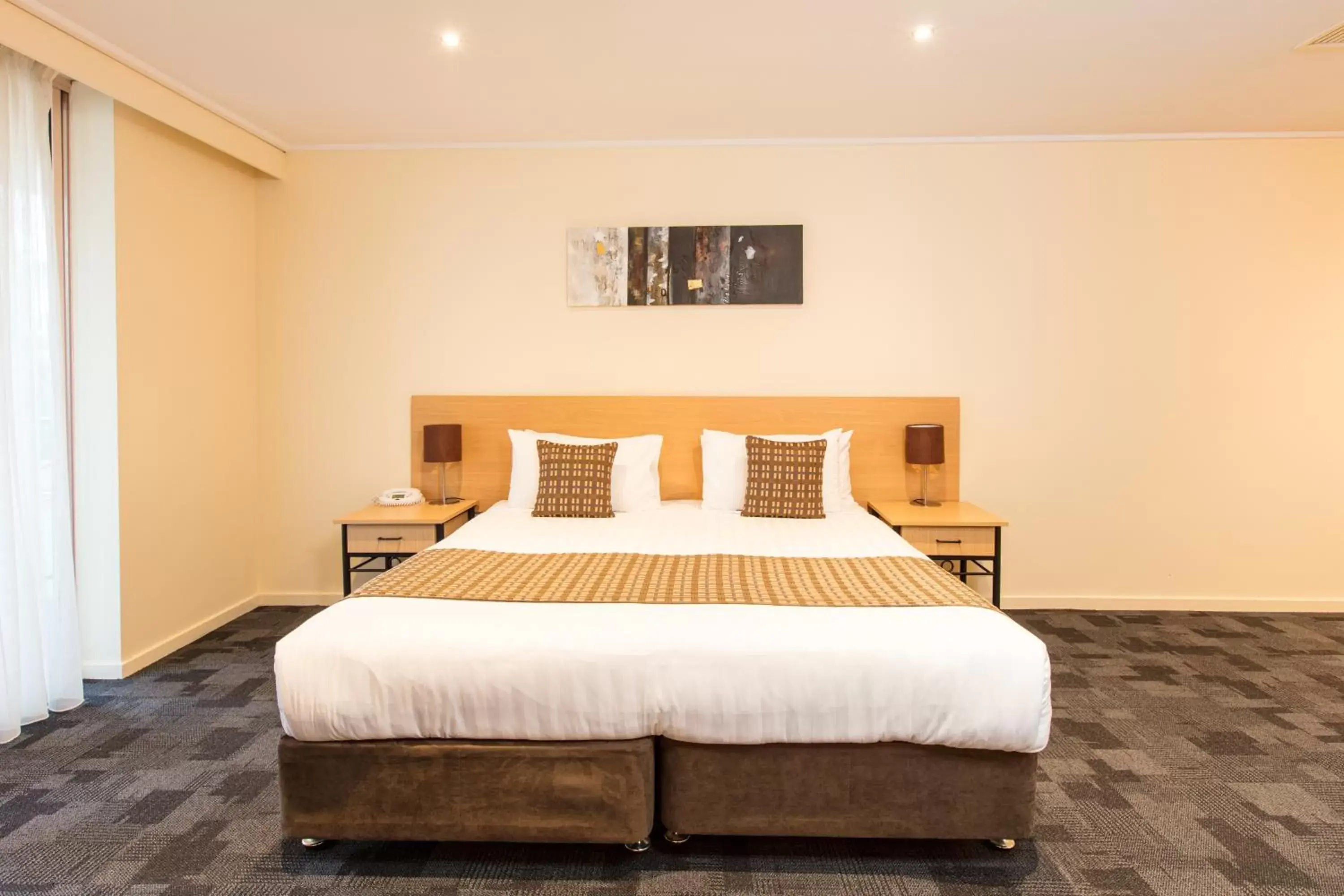 Bed in Mildura Inlander Resort