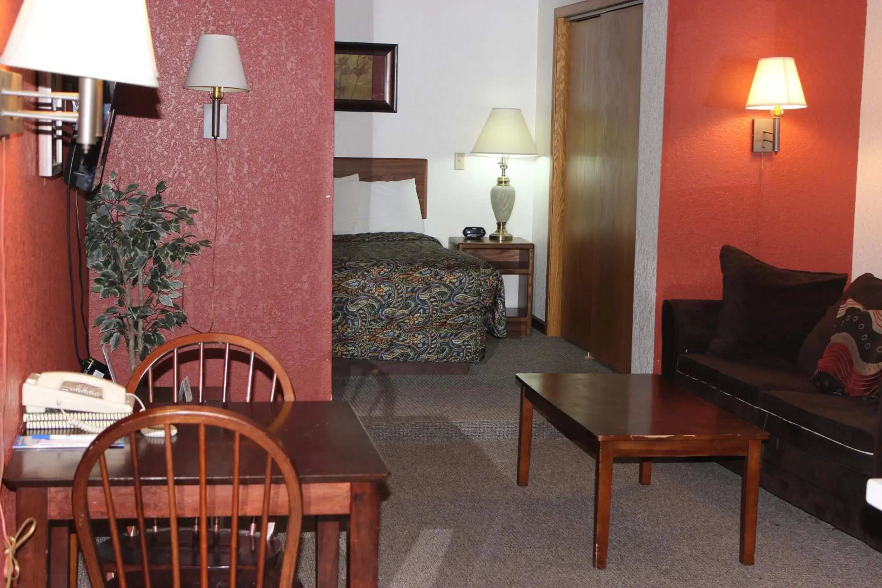 Bed, Seating Area in Americas Best Value Inn Grand Forks Bed, Seating Area in Americas Best Value Inn Grand Forks
