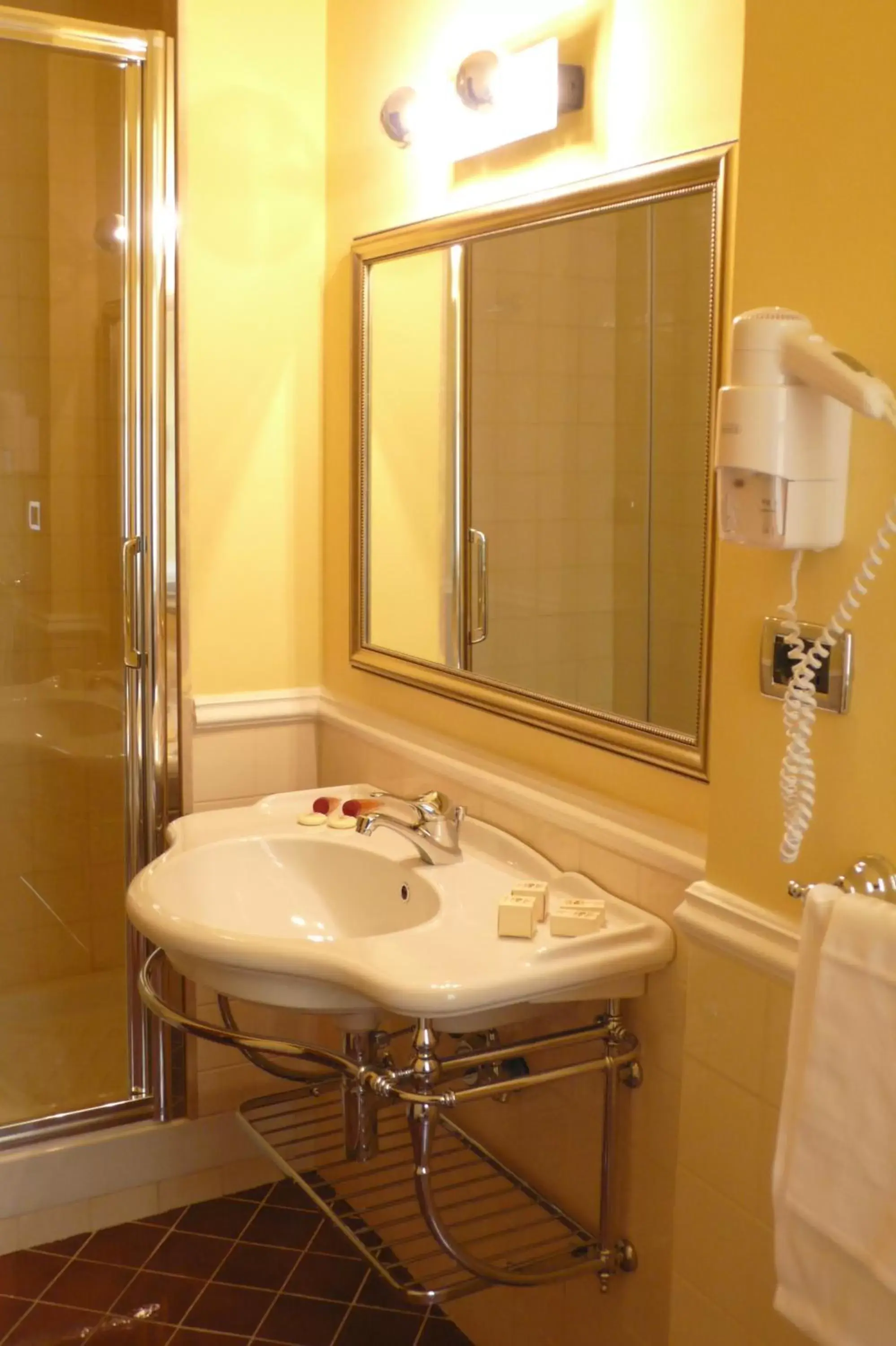 Bathroom in Hotel Oceania