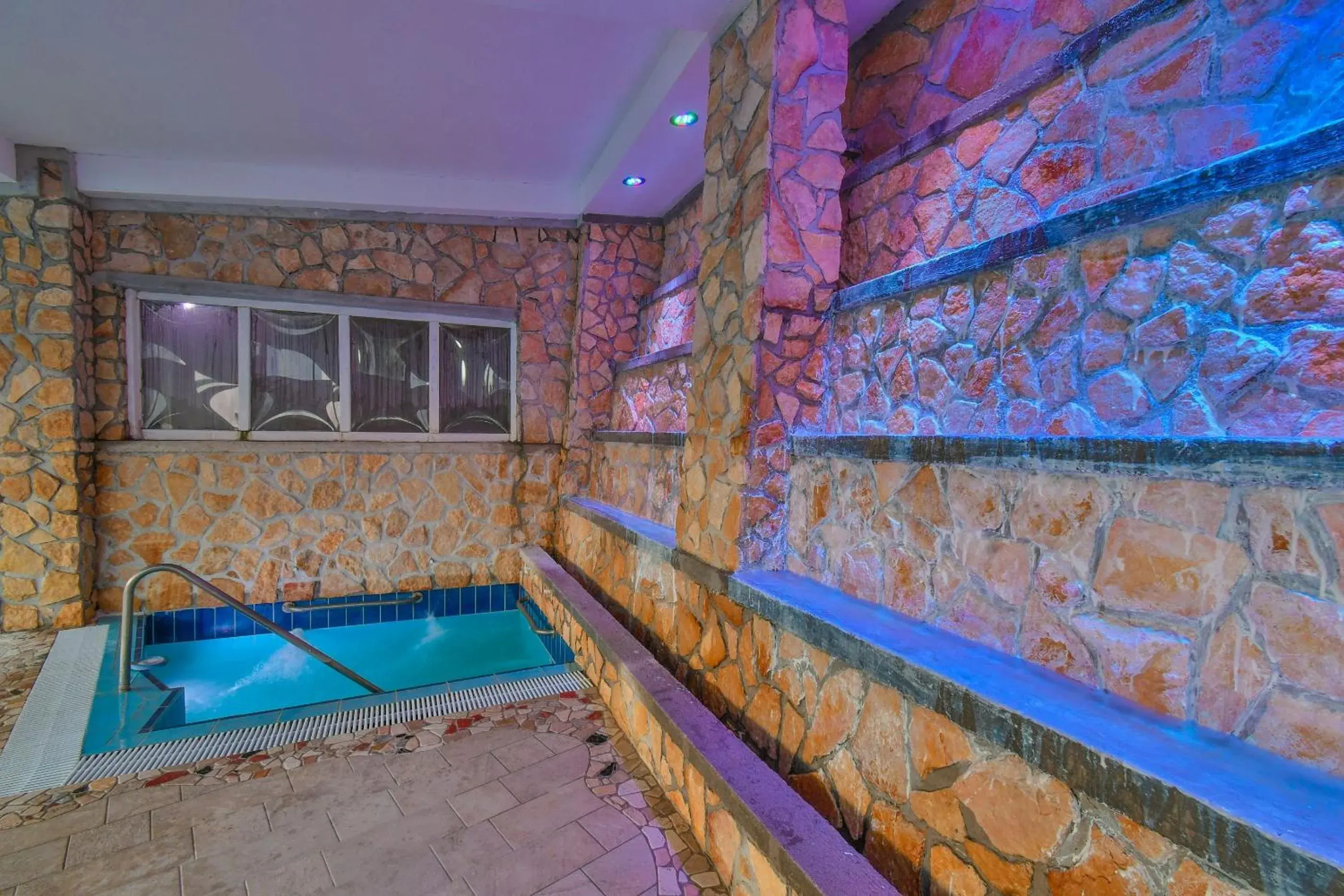 Steam room, Swimming Pool in Hotel Terme Saint Raphael