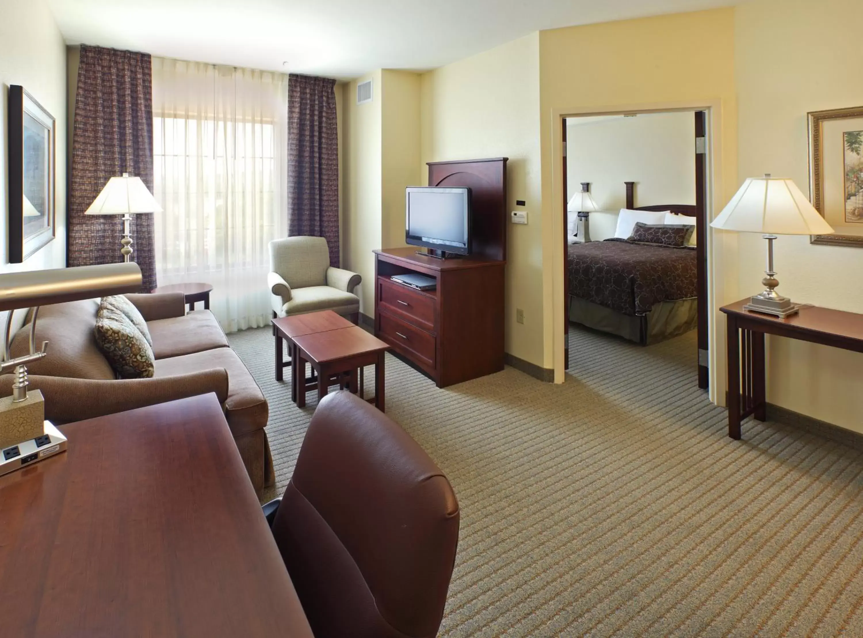 Photo of the whole room, Seating Area in Staybridge Suites Hot Springs, an IHG Hotel