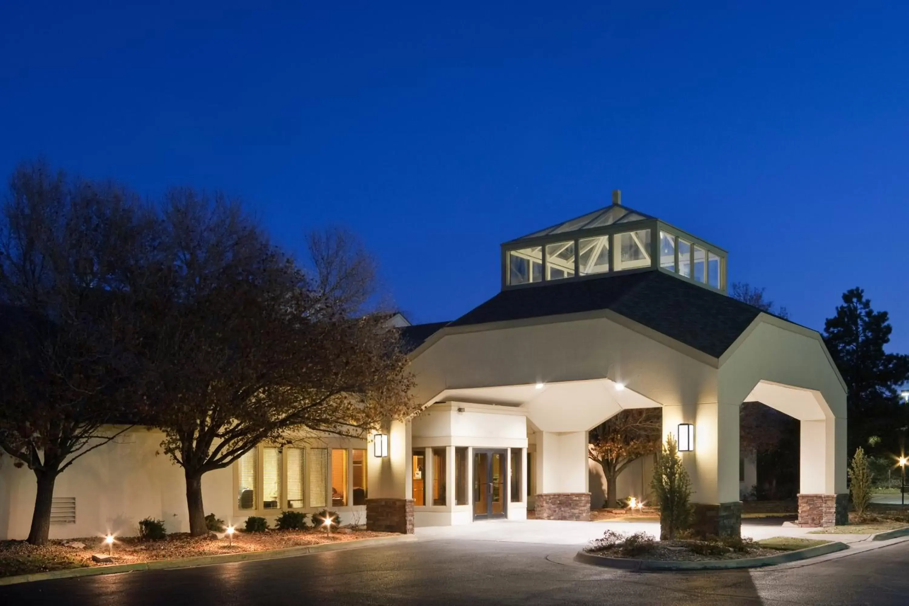 Facade/entrance, Property Building in Endeavor Inn & Suites, Trademark Collection by Wyndham
