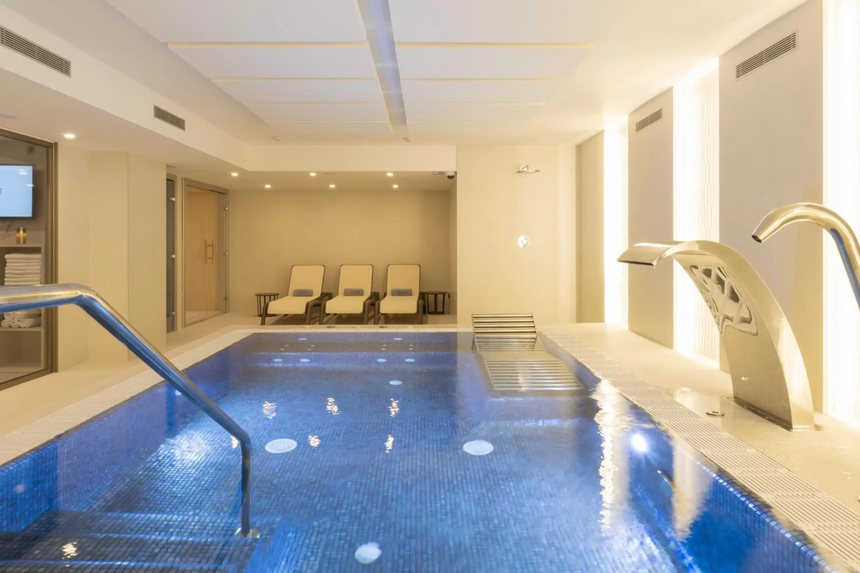 Spa and wellness centre/facilities, Swimming Pool in Catalonia La Maquinista