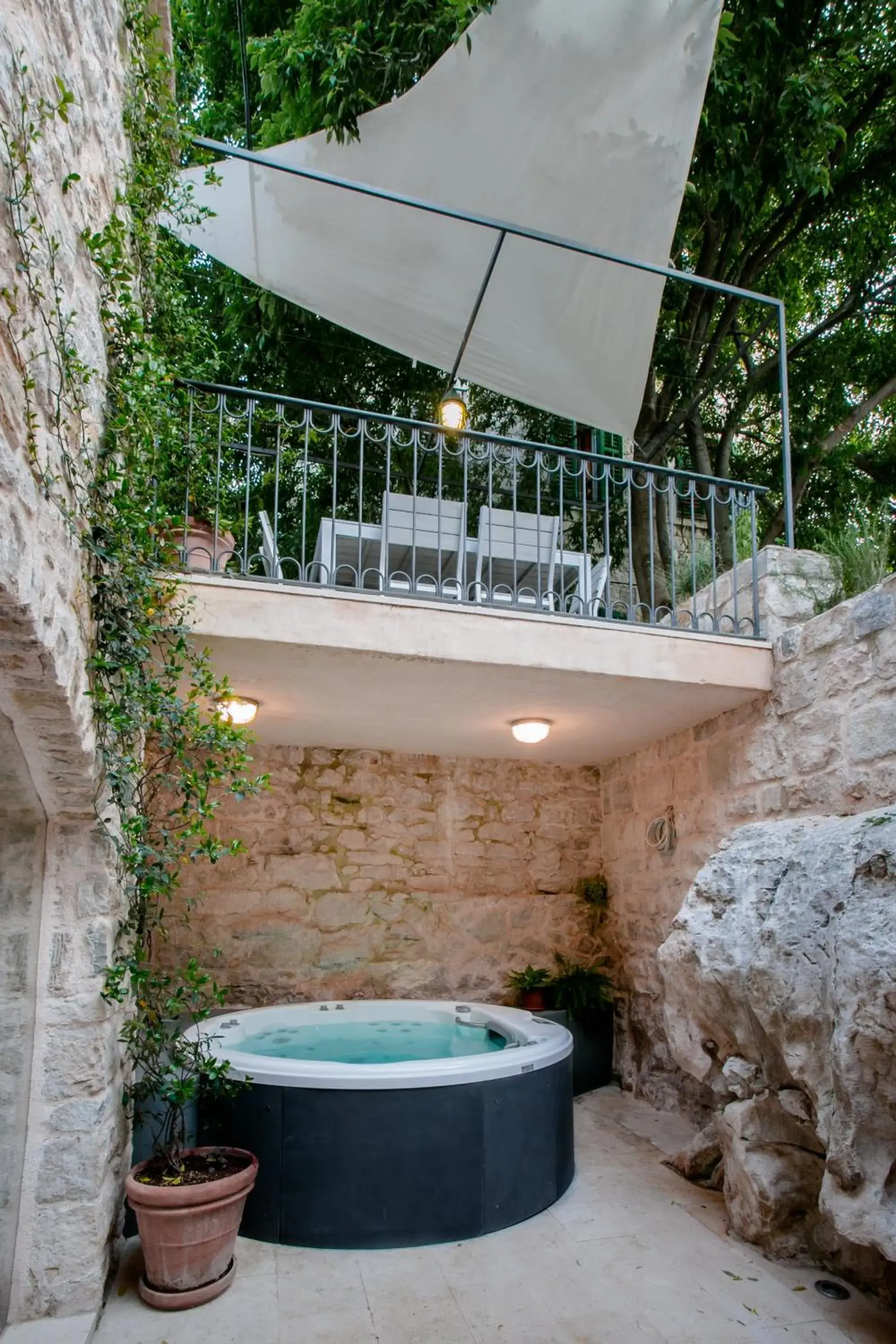 Patio, Bathroom in Divota Apartment Hotel