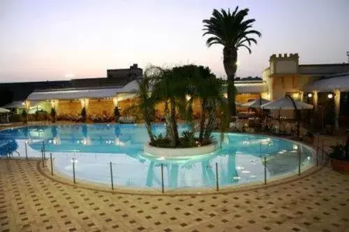 Restaurant/places to eat, Swimming Pool in Grand Hotel Palace