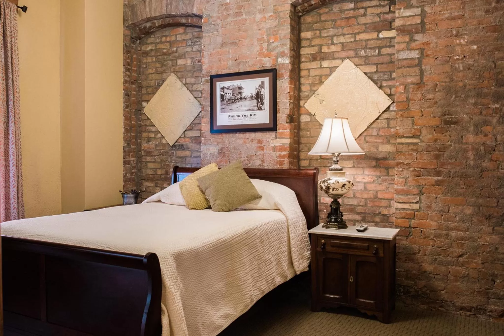 Bedroom, Bed in Weatherford Hotel