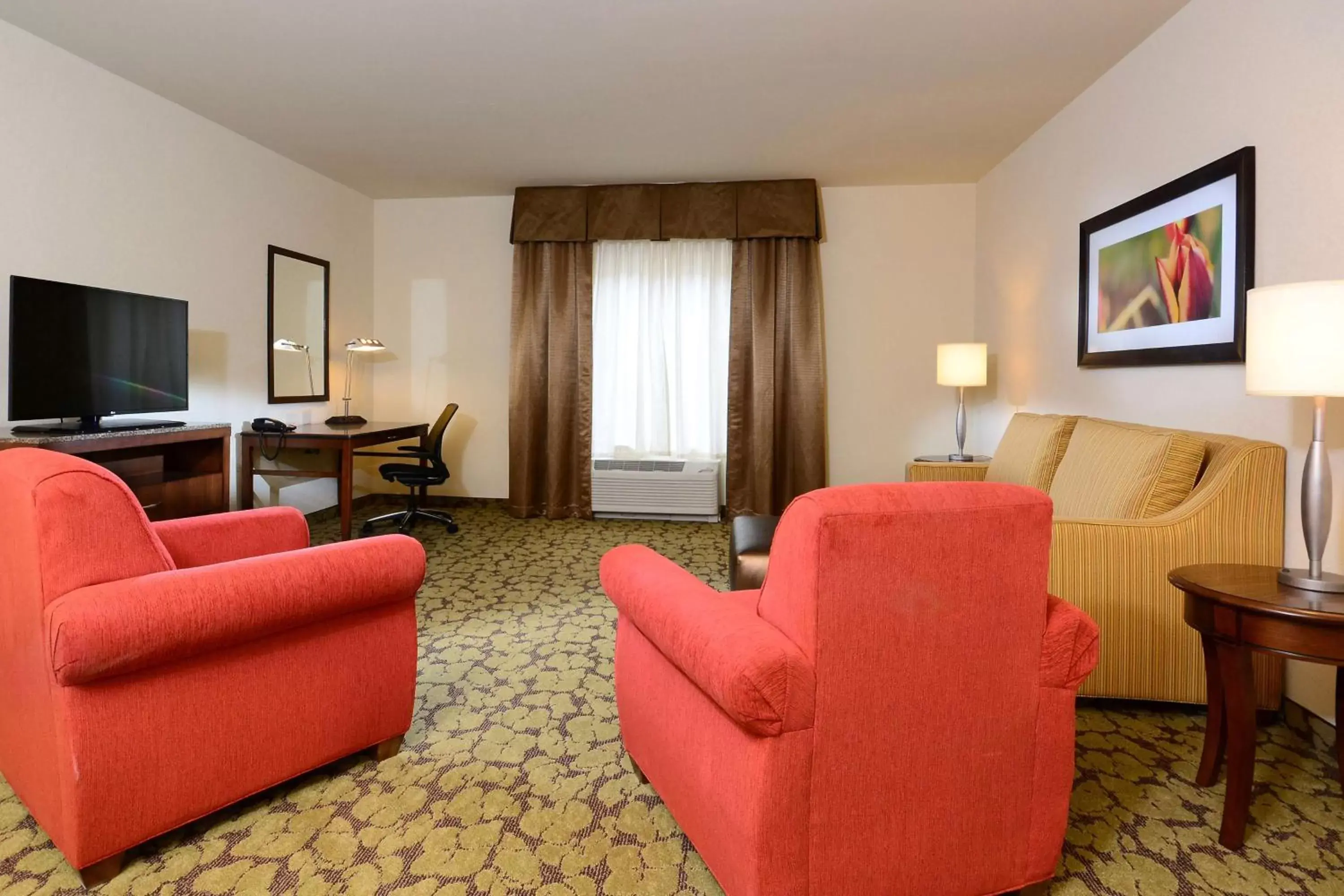 Bedroom, Seating Area in Hilton Garden Inn Greensboro Airport