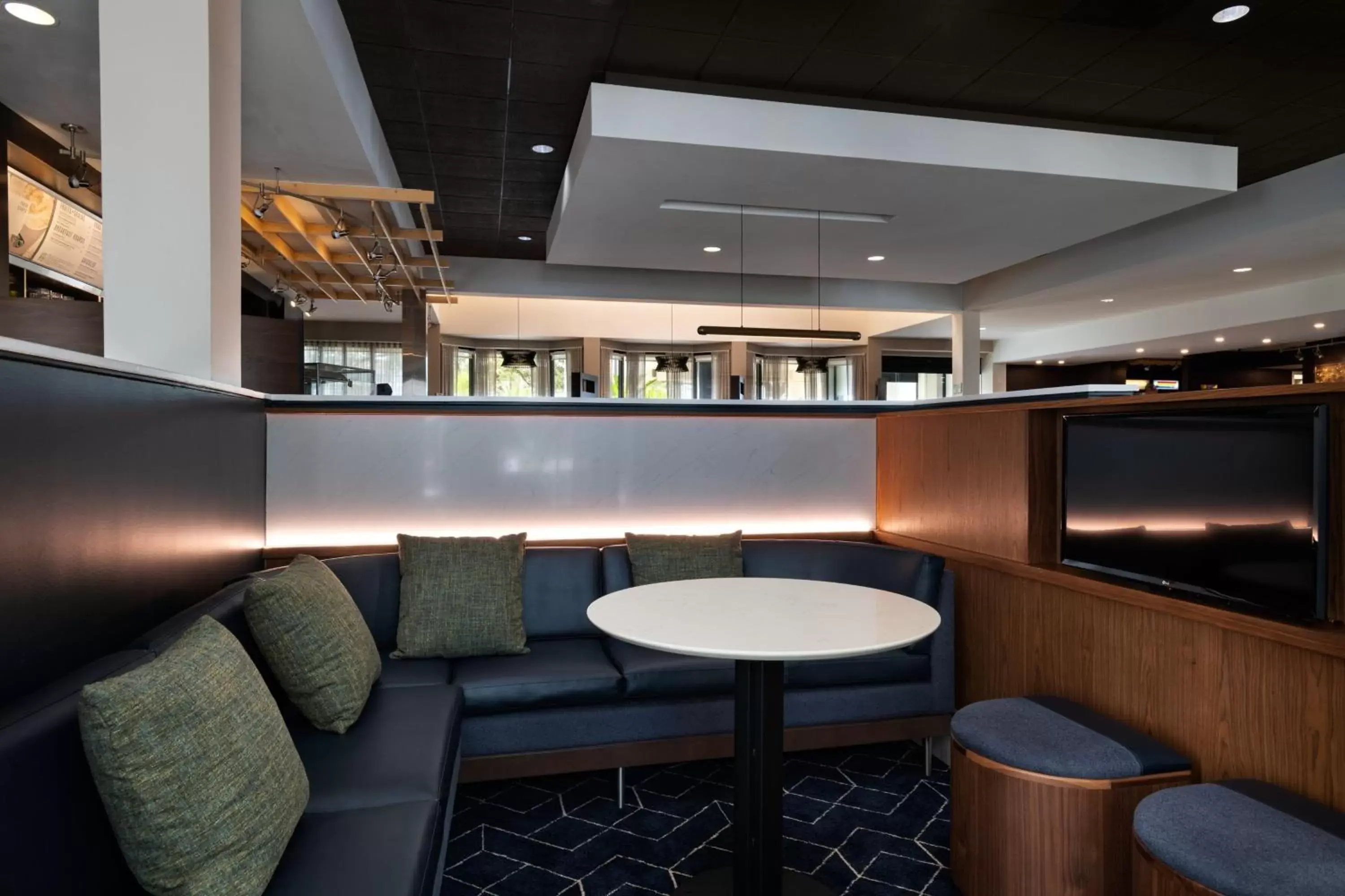 Lobby or reception, Lounge/Bar in Courtyard by Marriott San Antonio Downtown