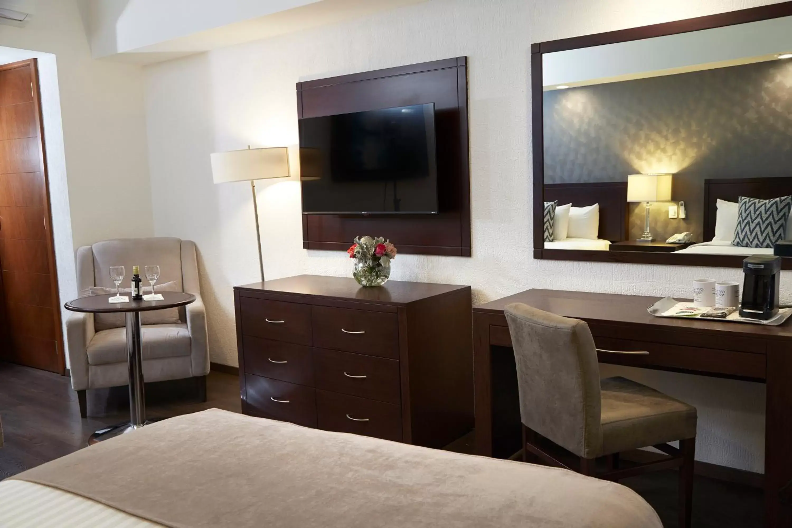 TV and multimedia, Bed in Ejecutivo Express Guadalajara Providencia - Av México TV and multimedia, Bed in Ejecutivo Express Guadalajara Providencia - Av México