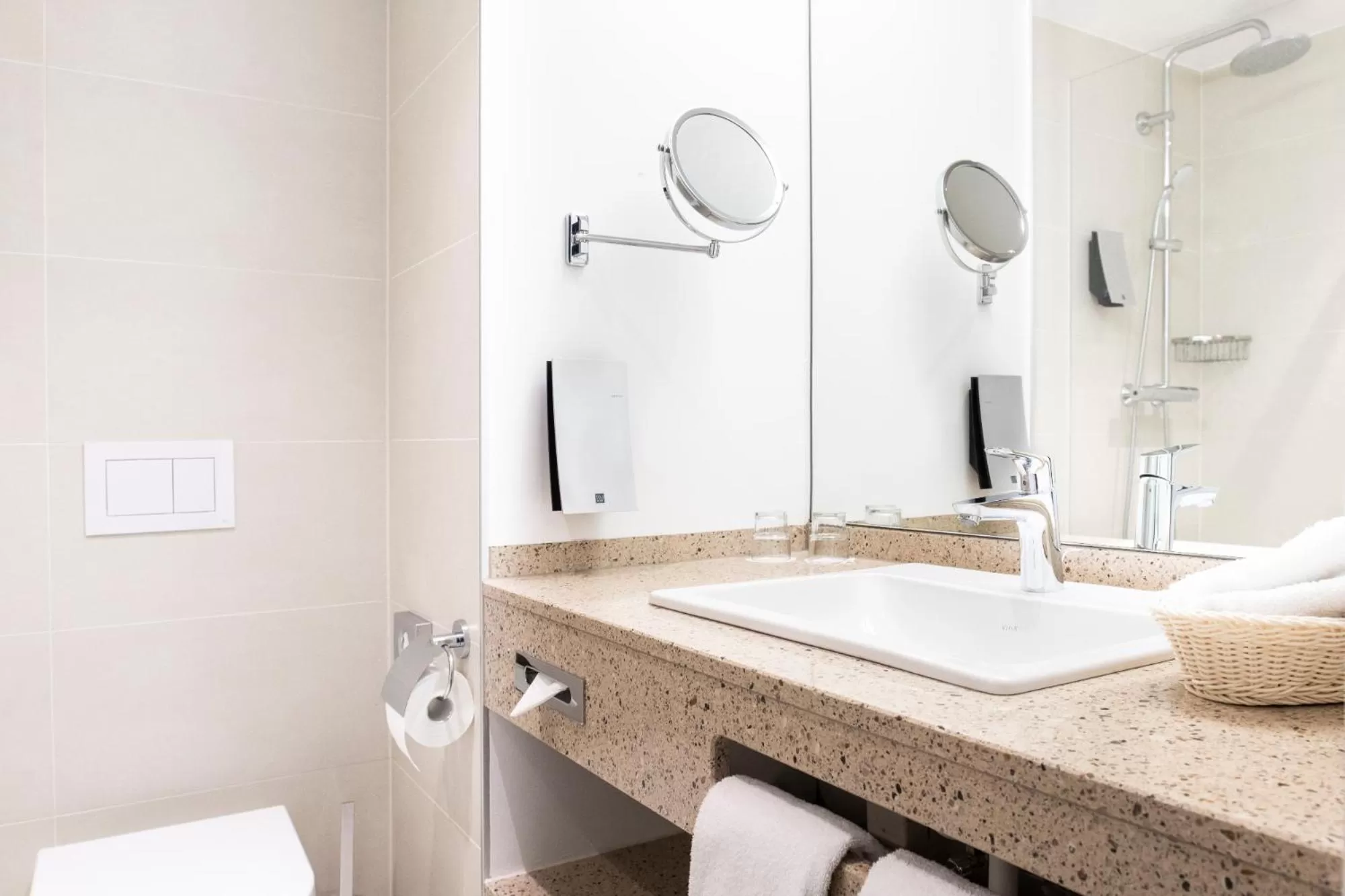 Shower in Fora Hotel Hannover by Mercure