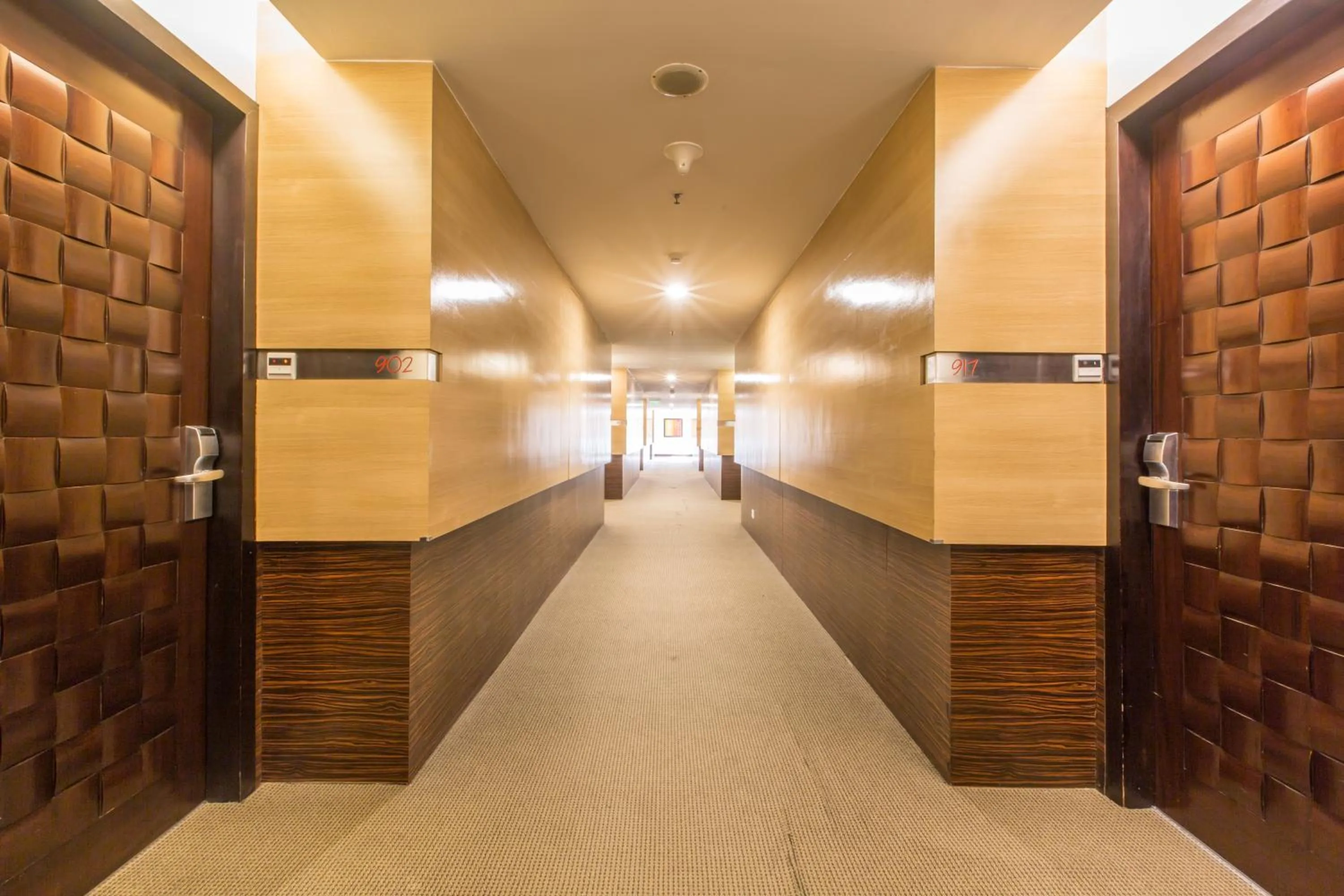 Area and facilities in Merlynn Park Hotel